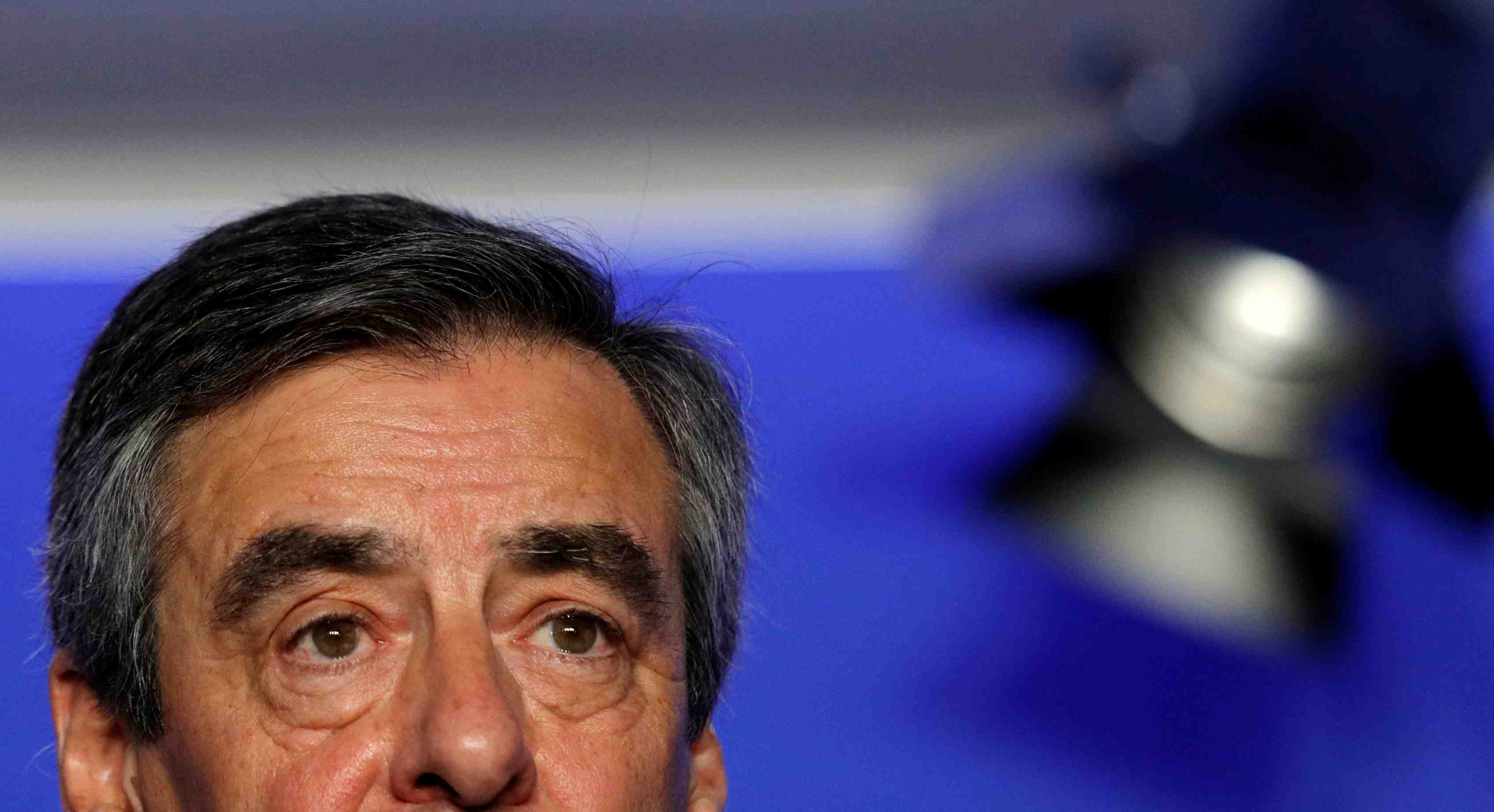 Le deontologue de l'assemblee saisi pour les costumes de fillon