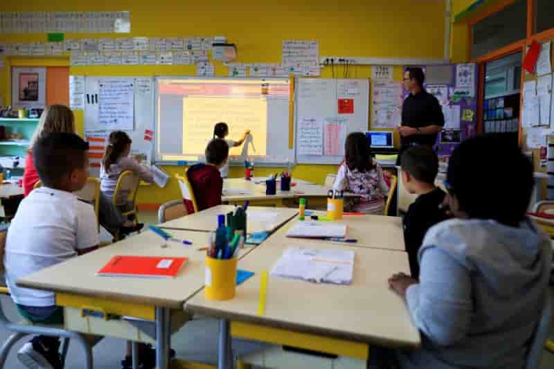 L'interdiction des portables a l'ecole definitivement votee