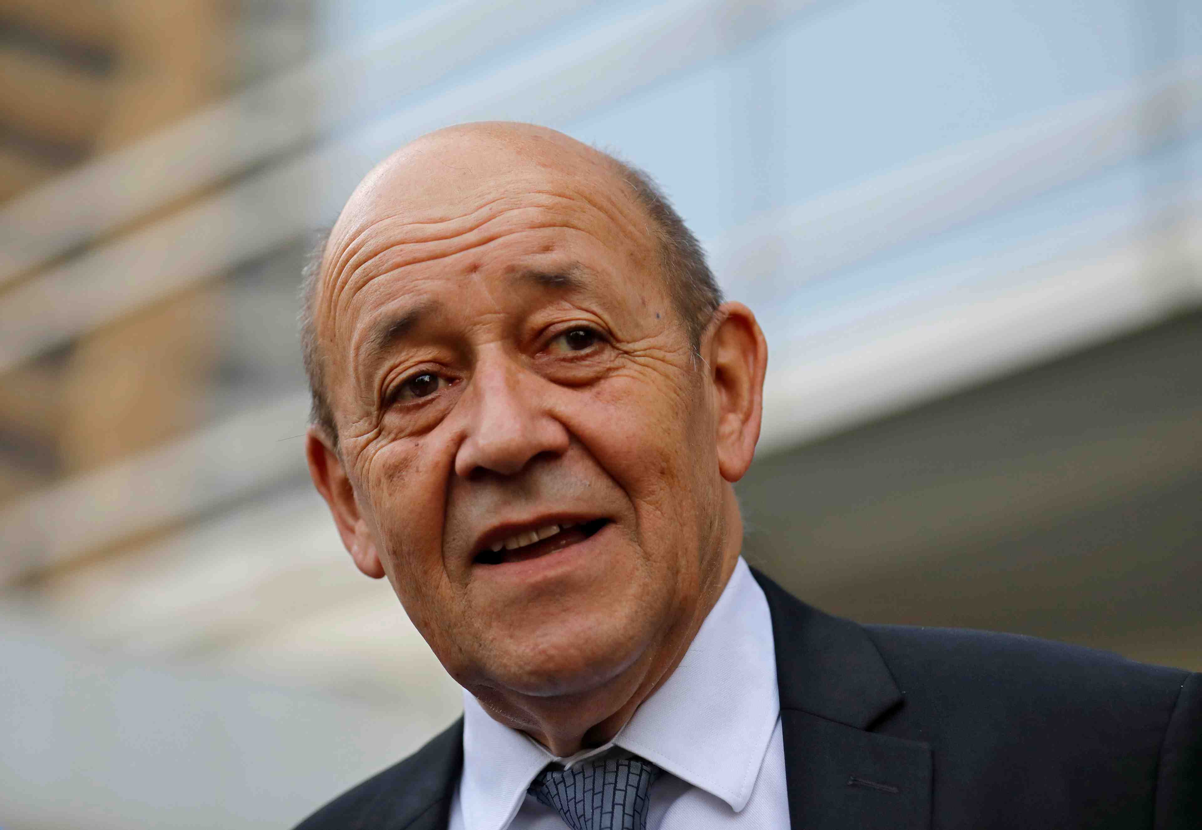 L'algerie, "pays souverain" dont la stabilite est "essentielle", selon le drian