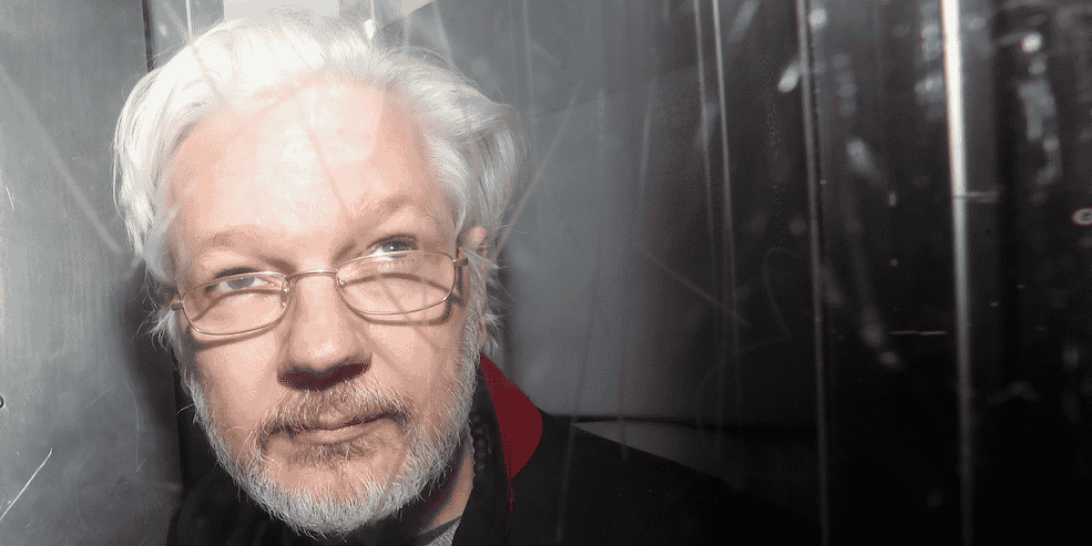 Le fondateur de Wikileaks, Julian Assange, le 13 janvier 2020, quittant la Westminster Magistrates Court à Londres.