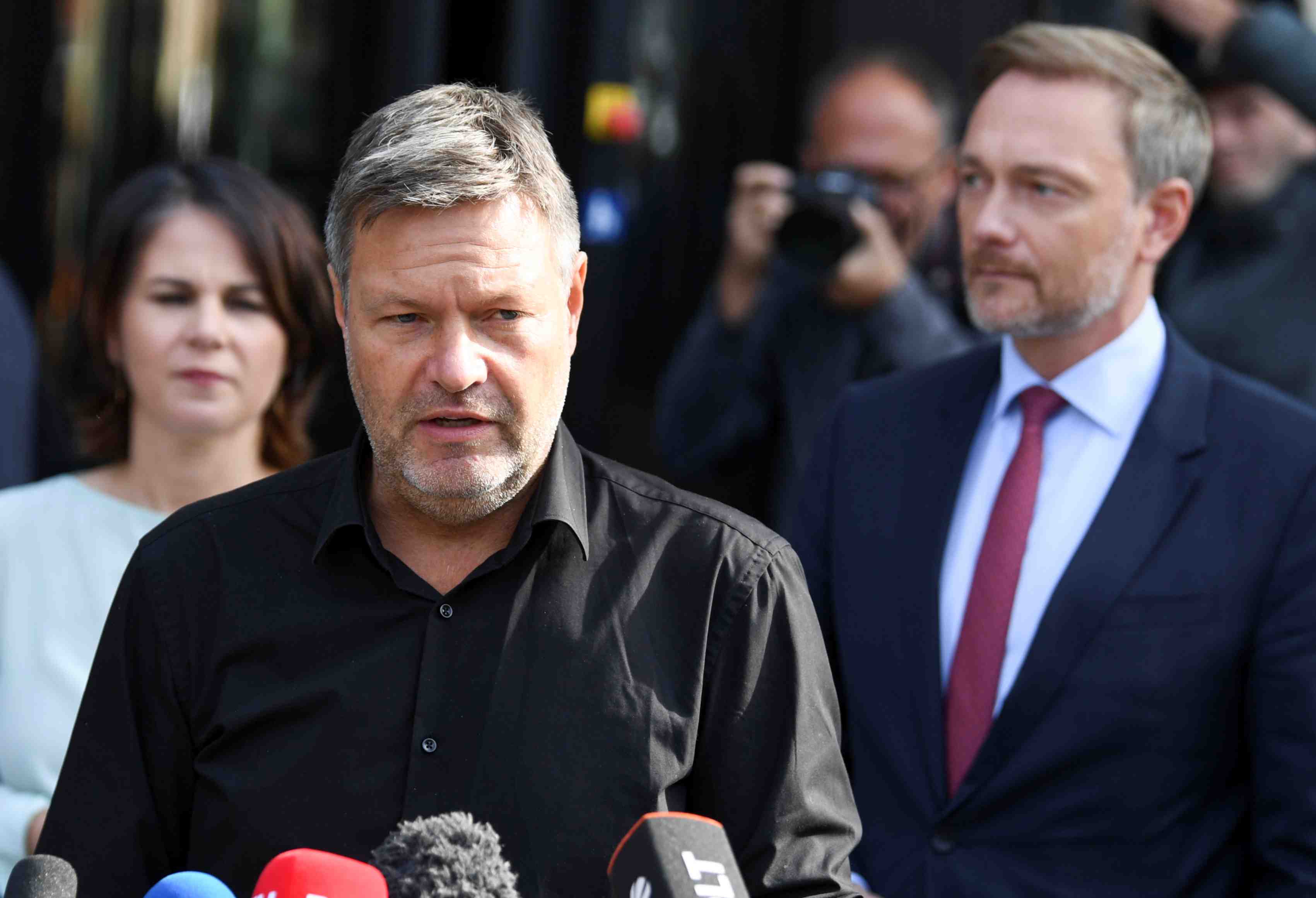 Allemagne: verts et liberaux se donnent deux jours avant de decider qui soutenir
