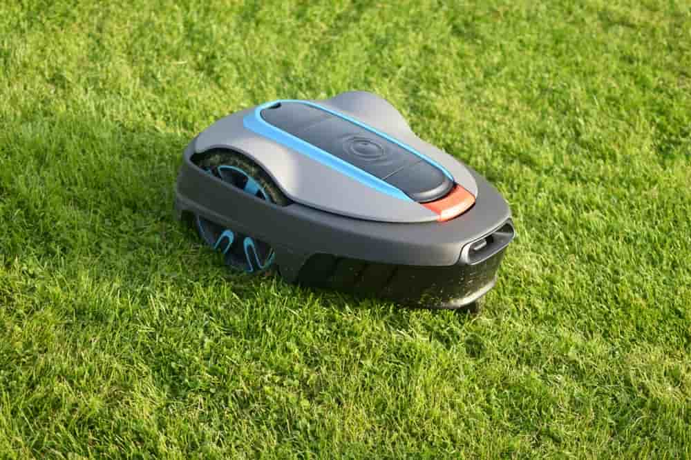 Ecovacs vs Gardena : Les deux meilleures robots tondeuses connectées en 2024