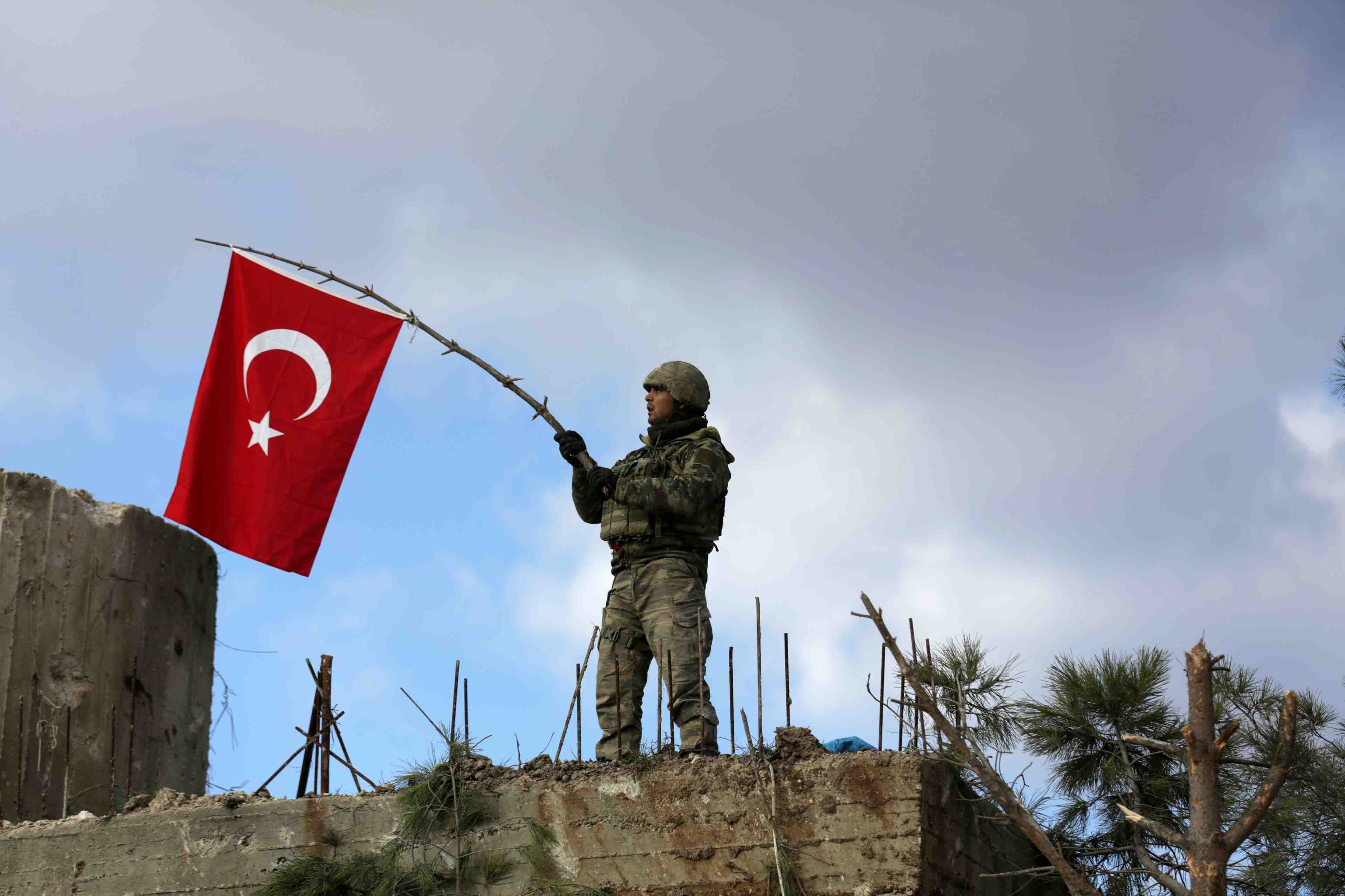 Des operations suspendues dans l'est syrien a cause d'afrin, dit le pentagone