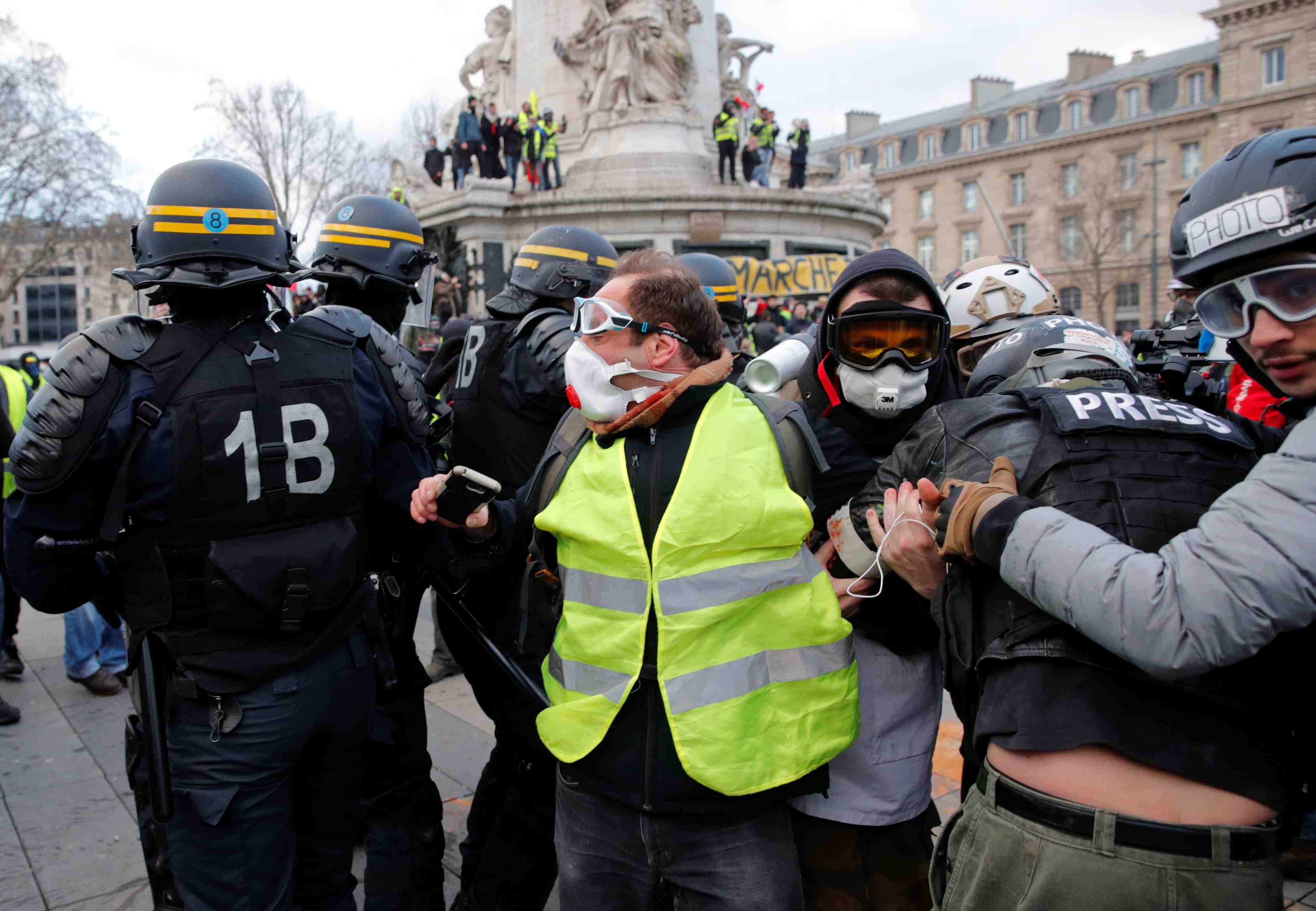 Manifestations: le parlement europeen critique paris sans le dire