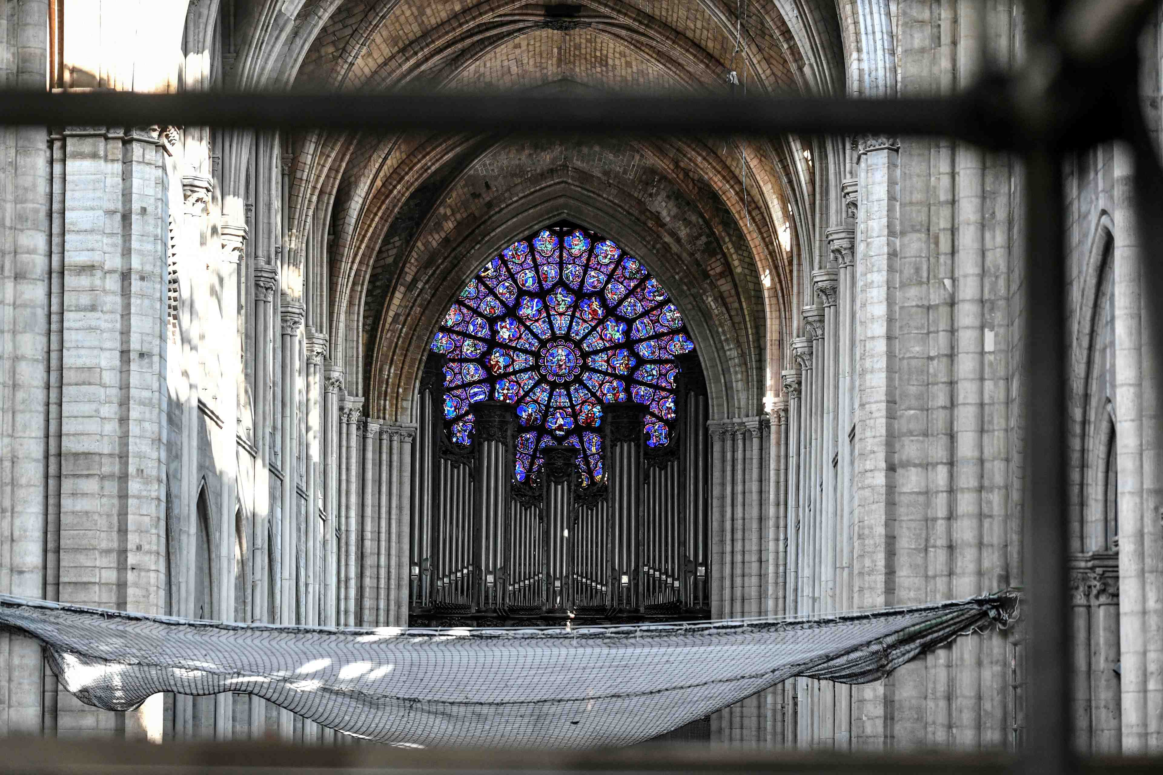 France: debut de la depose du grand orgue de notre-dame de paris