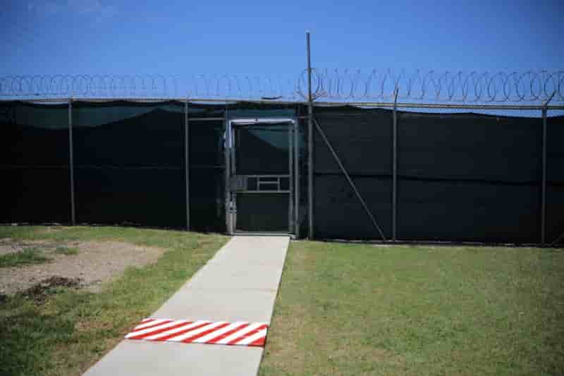 Le transfert de deux yemenites detenus a guantanamo est approuve
