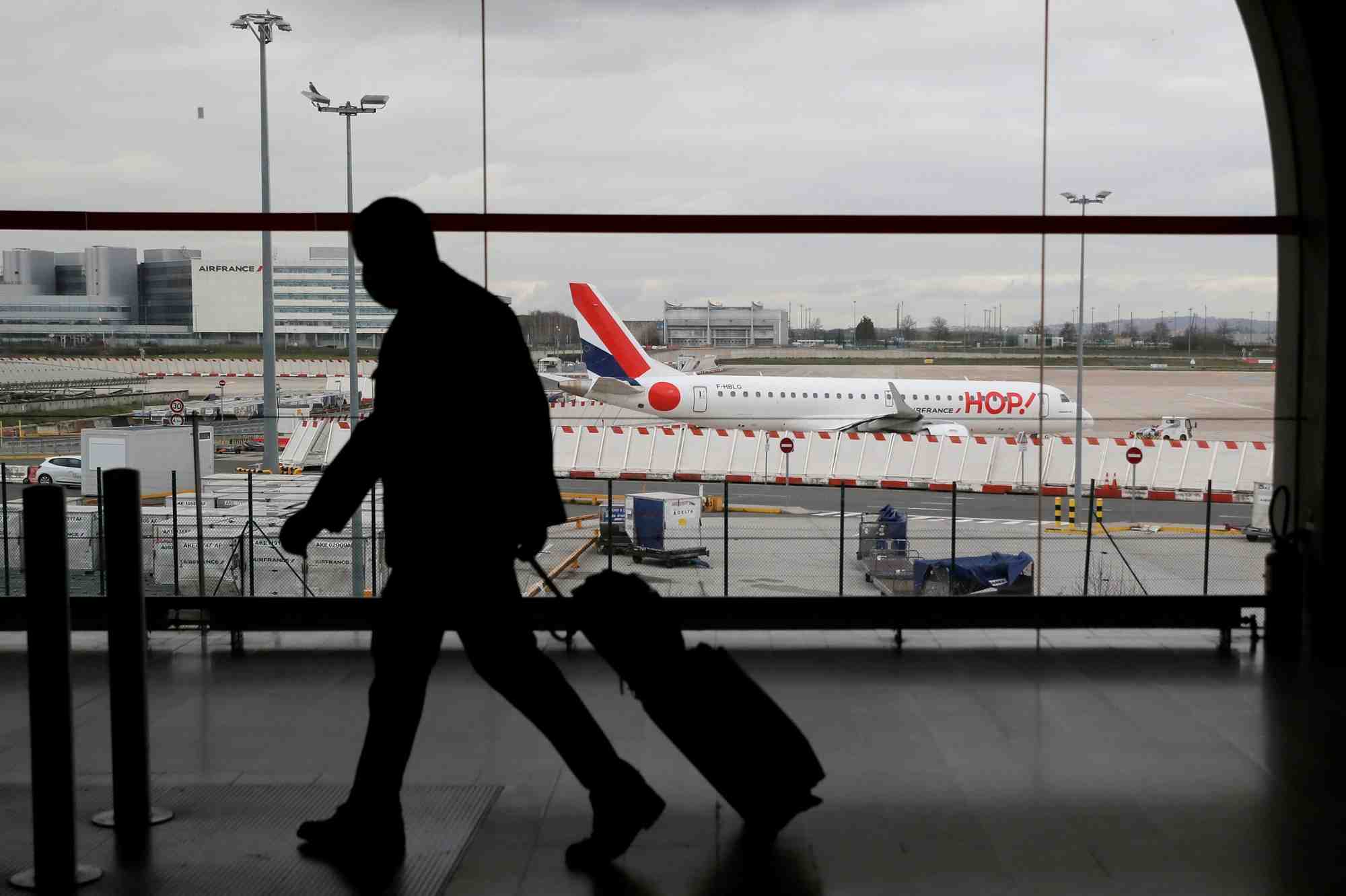 France: une panne informatique affecte les controles dans les aeroports et les gares