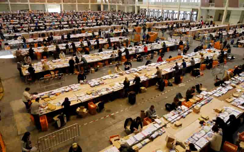 Le FN en embuscade dans un scrutin-test pour Hollande et l'UMP