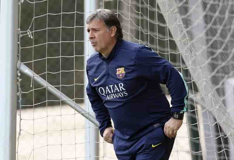 Football: le FC Barcelone interdit de transferts par la Fifa