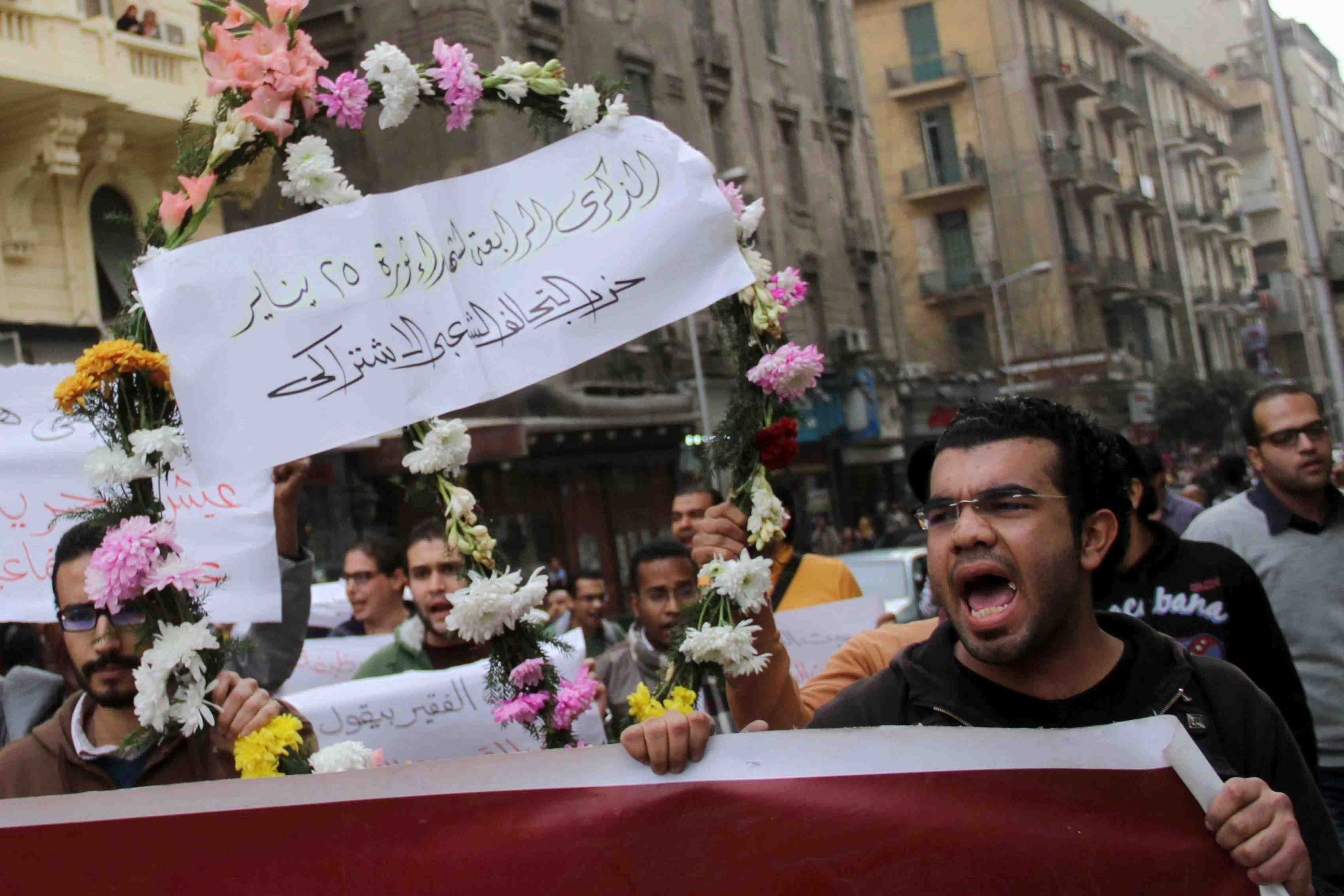 Des femmes protestent au caire contre la mort de manifestants