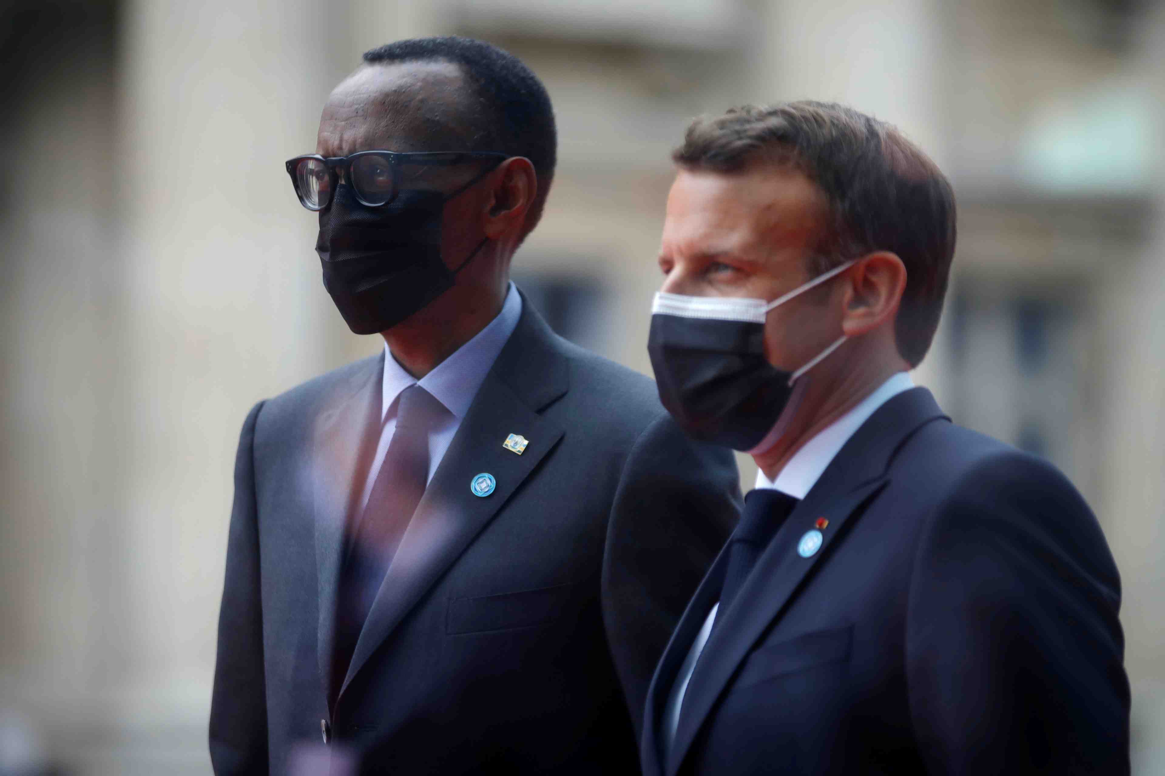 Macron arrive au rwanda pour normaliser les relations avec kigali
