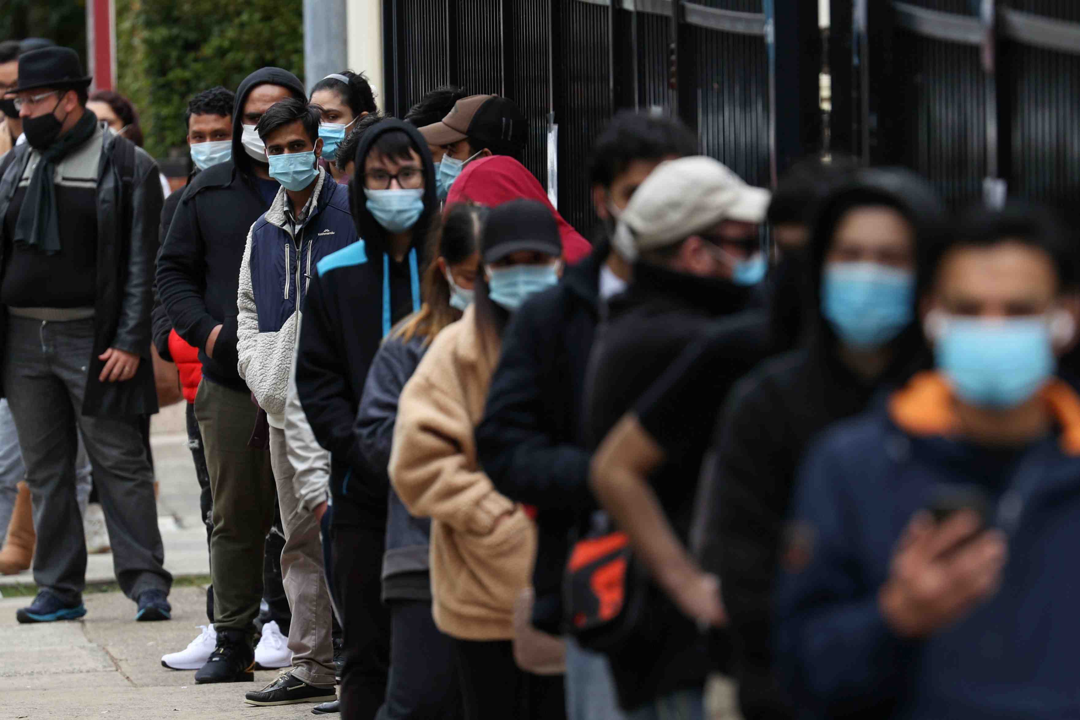 Australie: les hopitaux de sydney montent des tentes alors que les cas de covid-19 atteignent des records