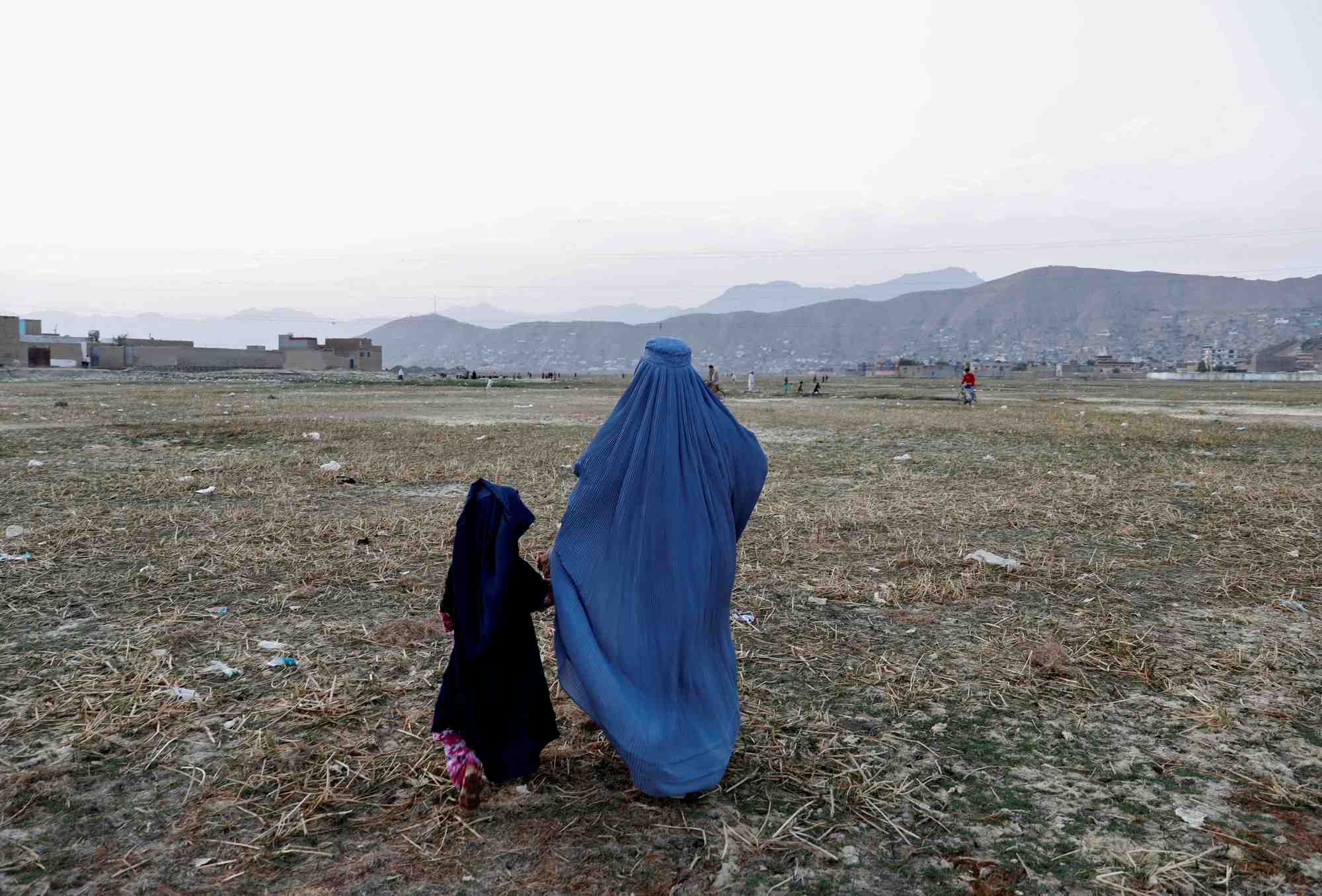 Afghanistan: les taliban imposent le port de la burqa aux femmes
