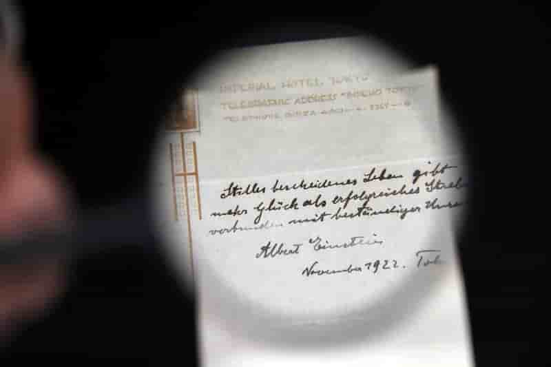Une note manuscrite d'einstein adjugee plus d'un million d'euros