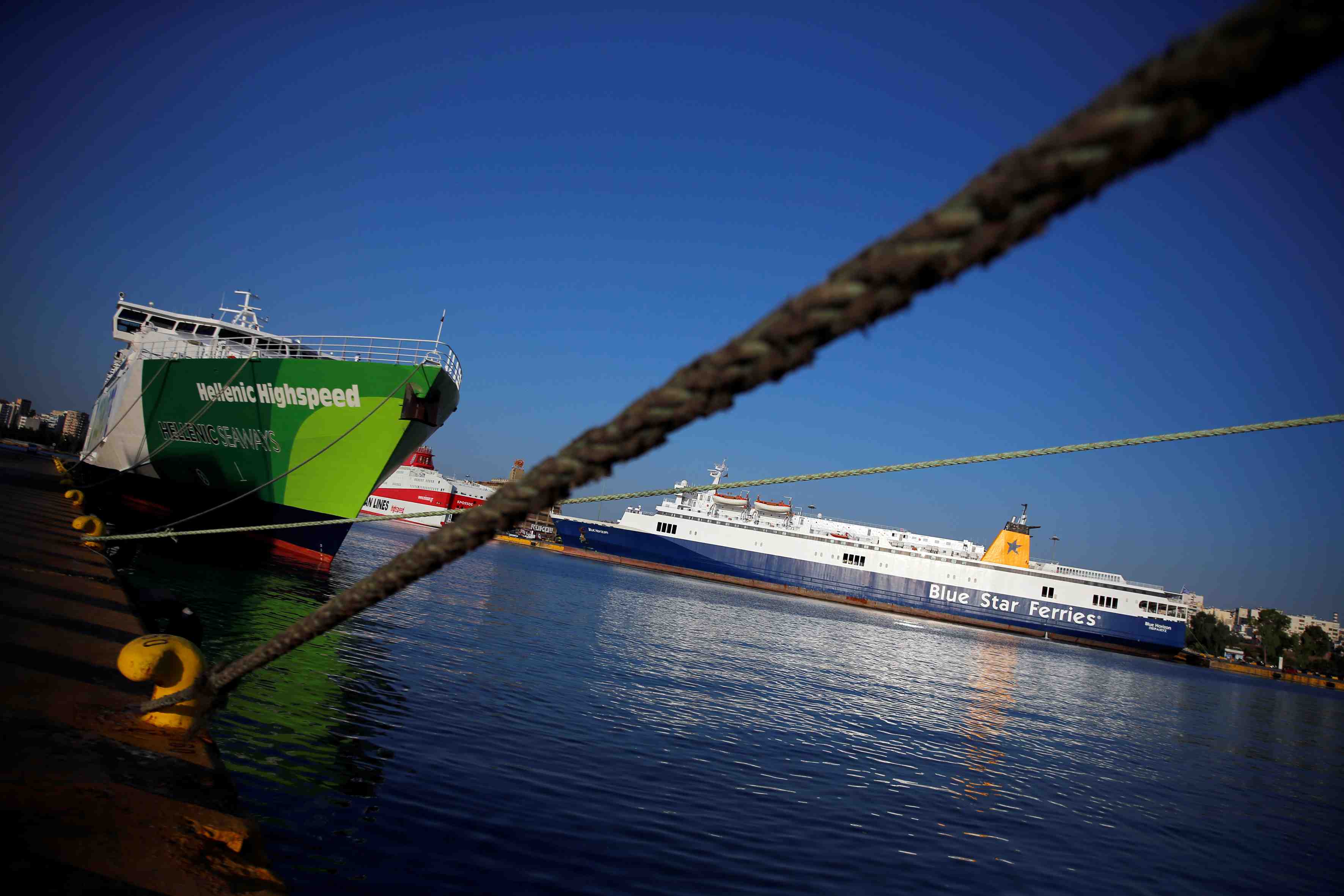 Greve des marins grecs, les ferries restent a quai