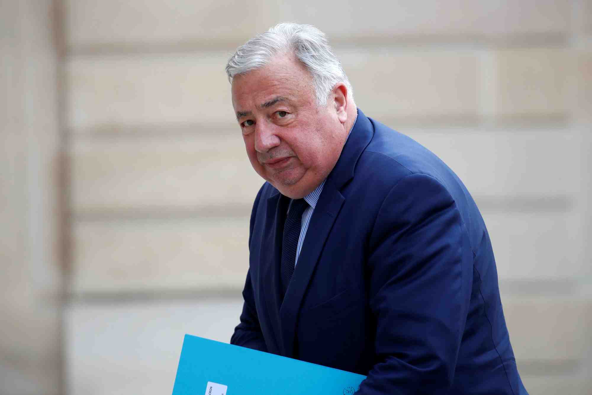 France: gerard larcher reelu president du senat, conforte a droite
