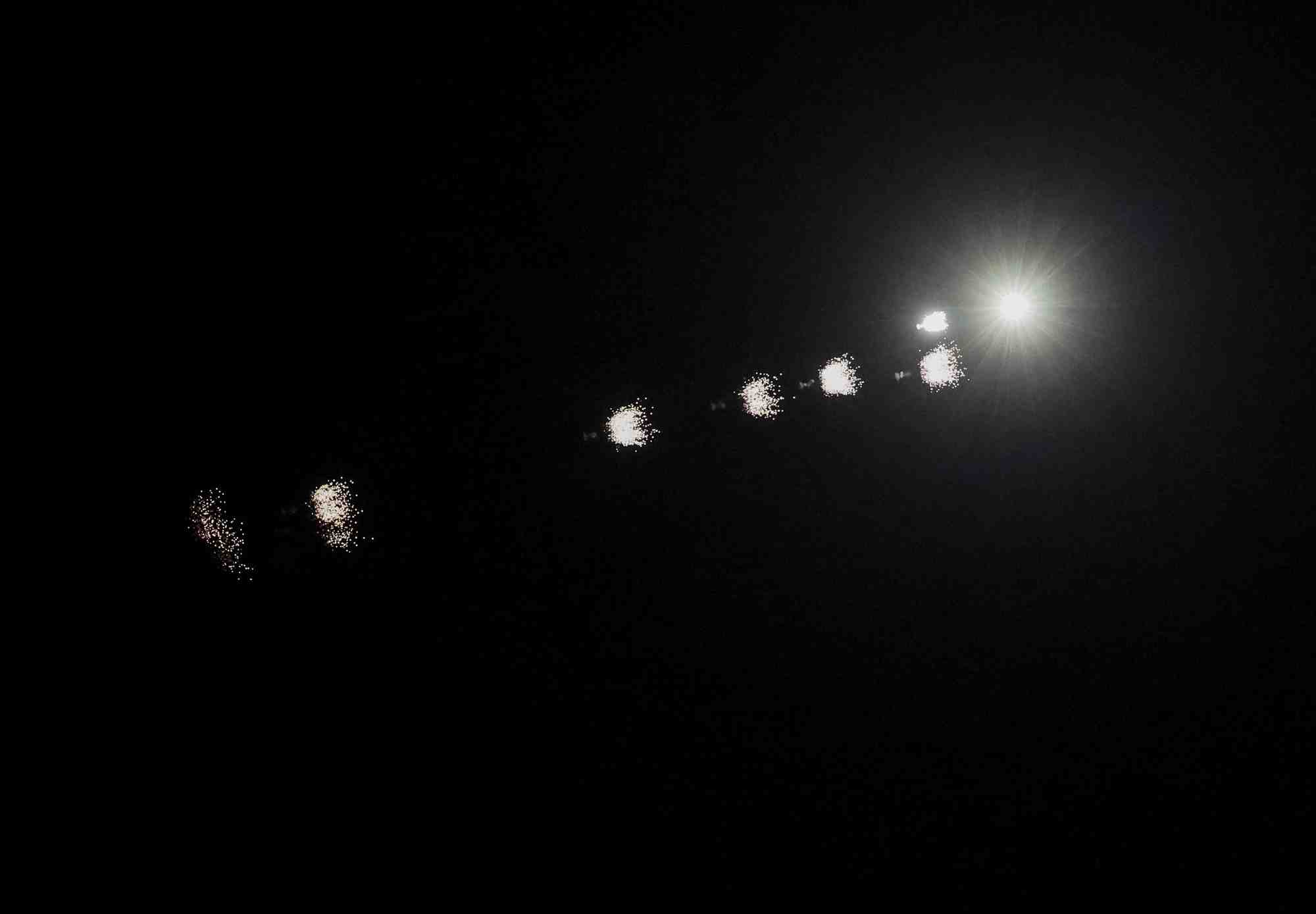 Des traces des explosions lors d'une frappe de drone russe a kiev, en ukraine
