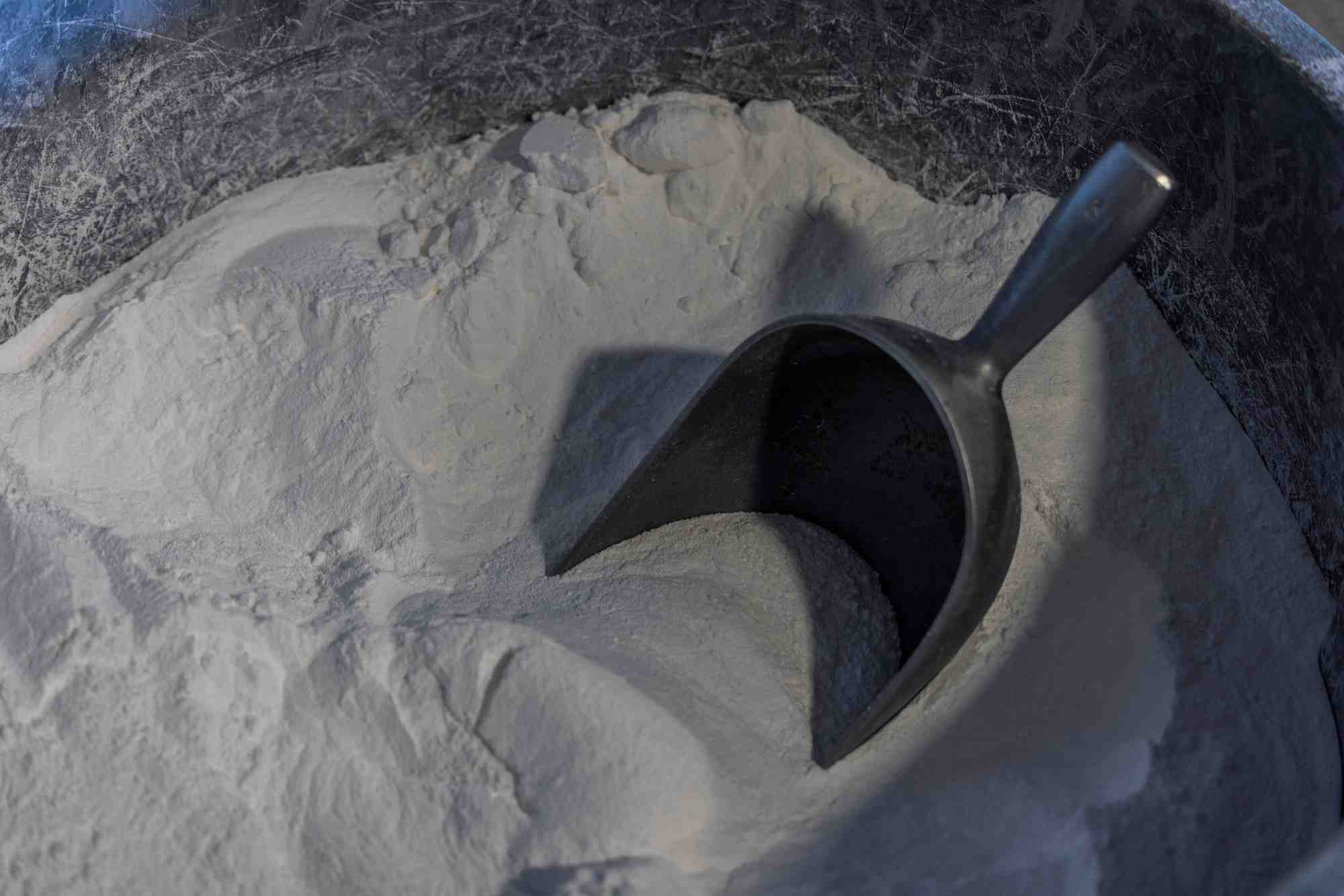 Carbonate de lithium dans un conteneur de l'usine de production d'albemarle lithium a silver peak, nevada