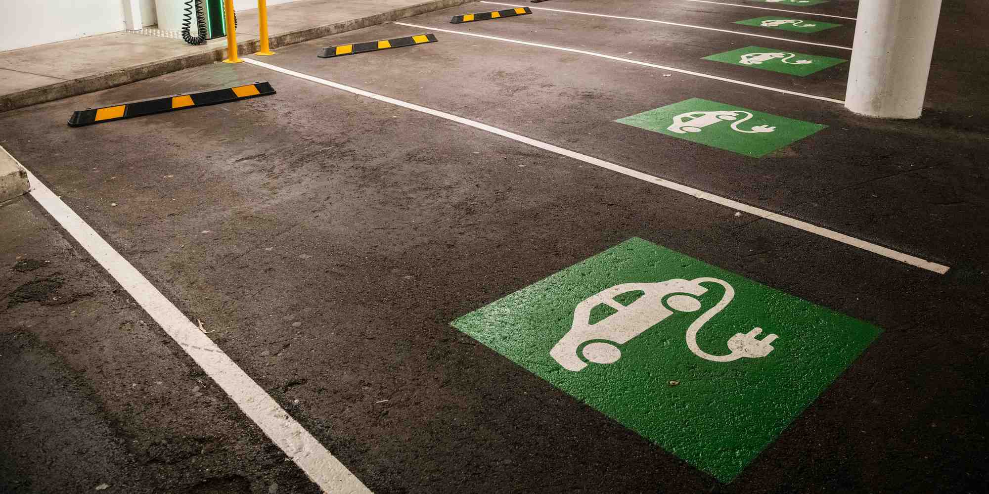 « Entre 2010 et 2023, rappelle cette étude, le véhicule électrique moyen vendu en Europe a gagné 810 kg, et est devenu le plus cher au monde : 66.864 euros. »