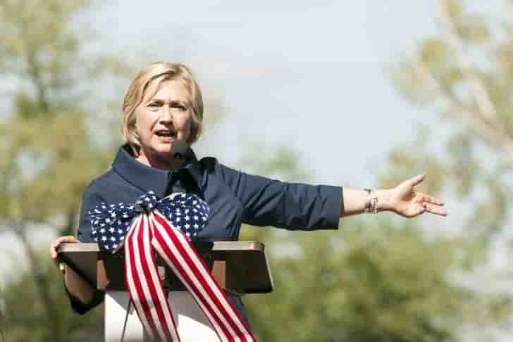 Hillary cinton s'excuse d'avoir utilise sa messagerie privee