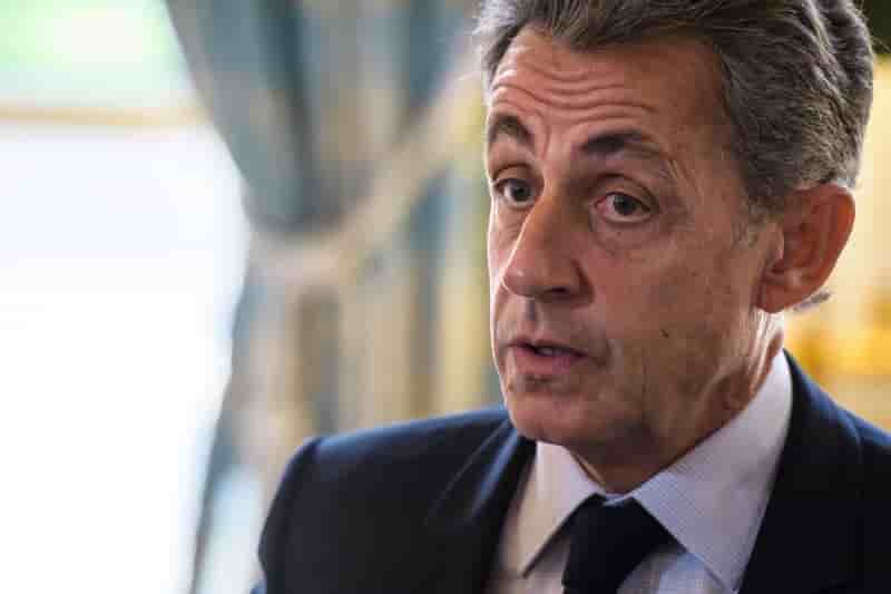 Sarkozy recuse des "mafieux", veut faire triompher son "honneur"