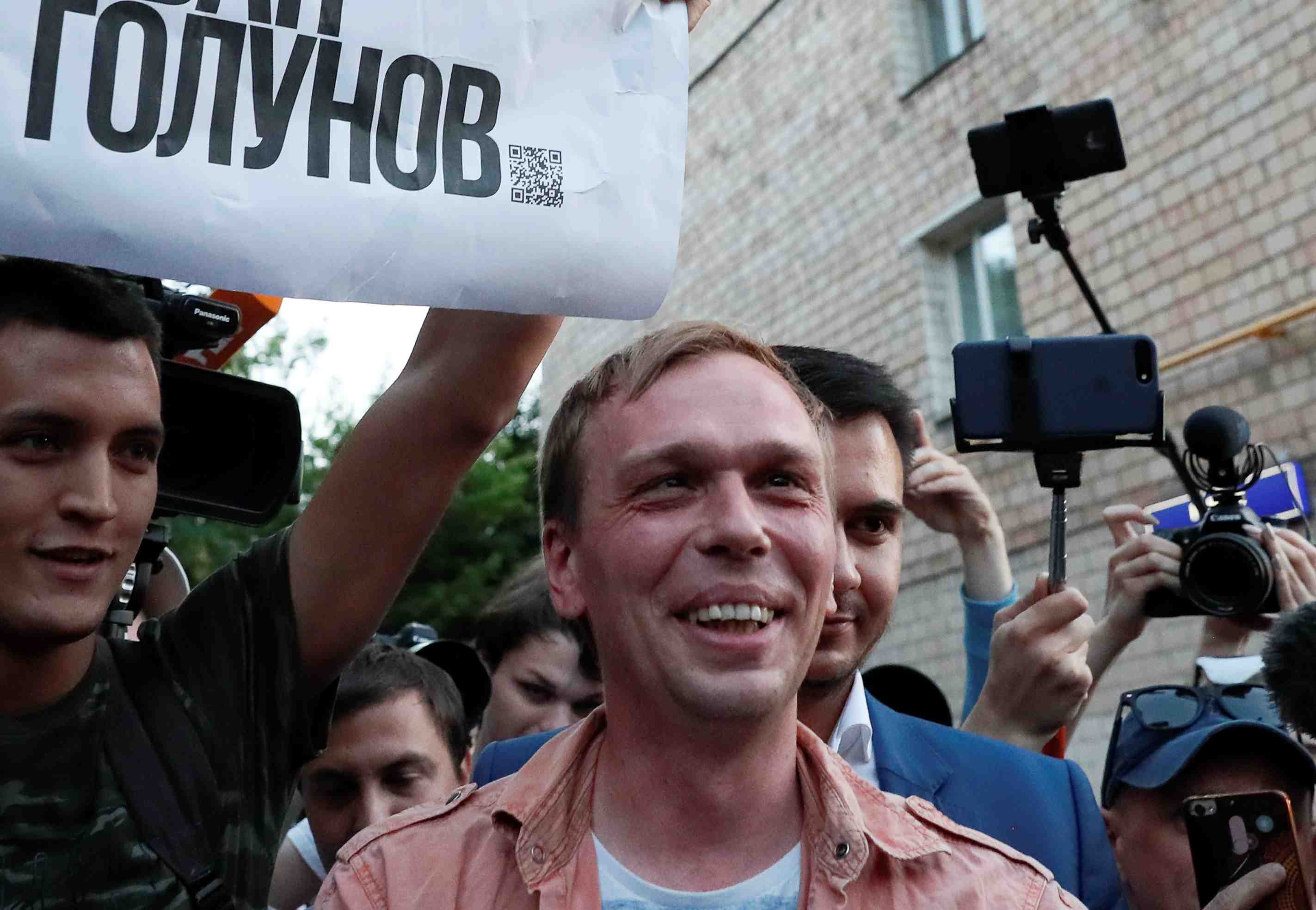 Le journaliste russe ivan golounov remis en liberte