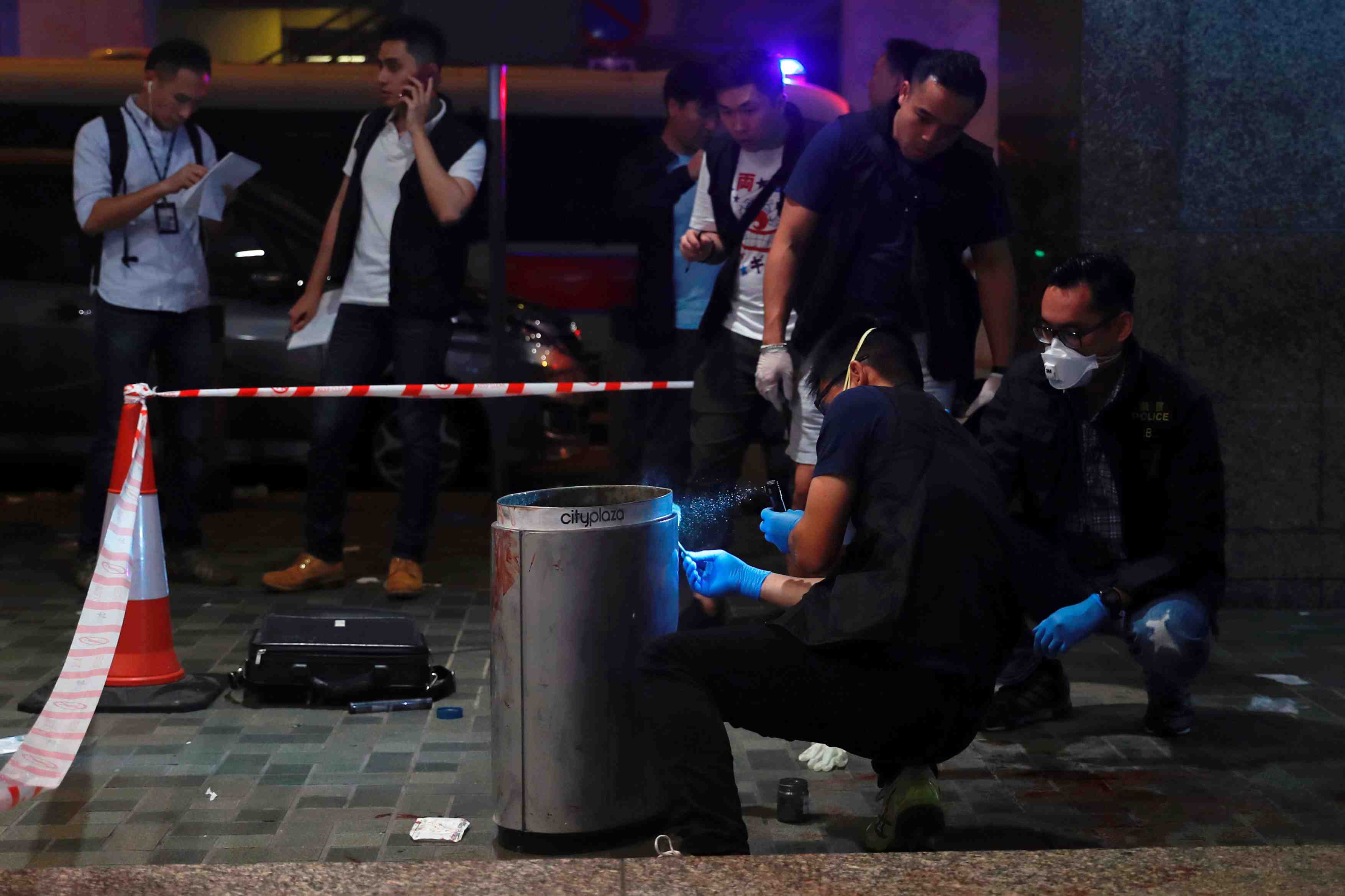 Deux blesses graves apres les manifestations du week-end a hong kong
