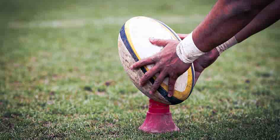 Ballon de rugby avant une transformation
