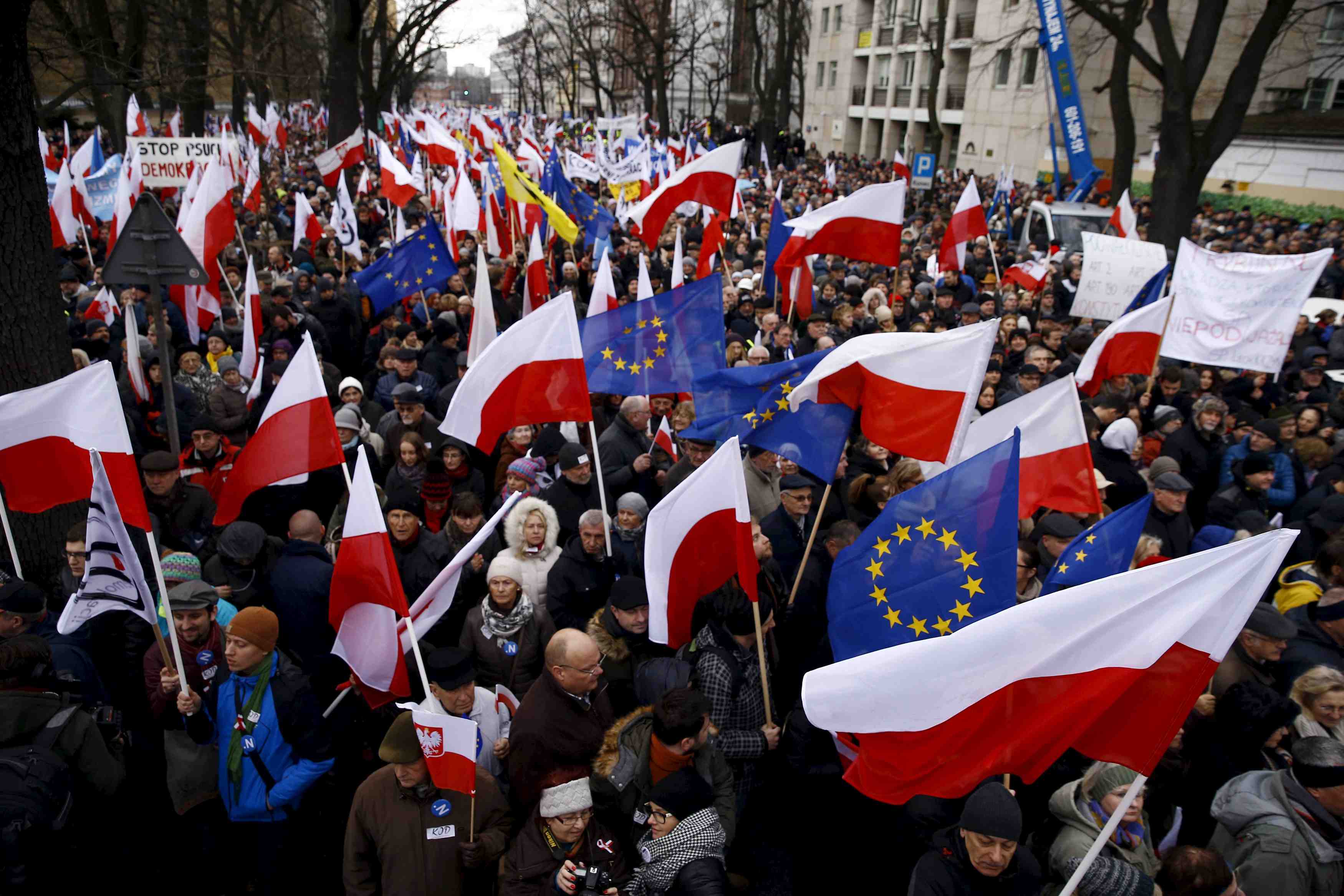 Grande manifestation antigouvernementale a varsovie