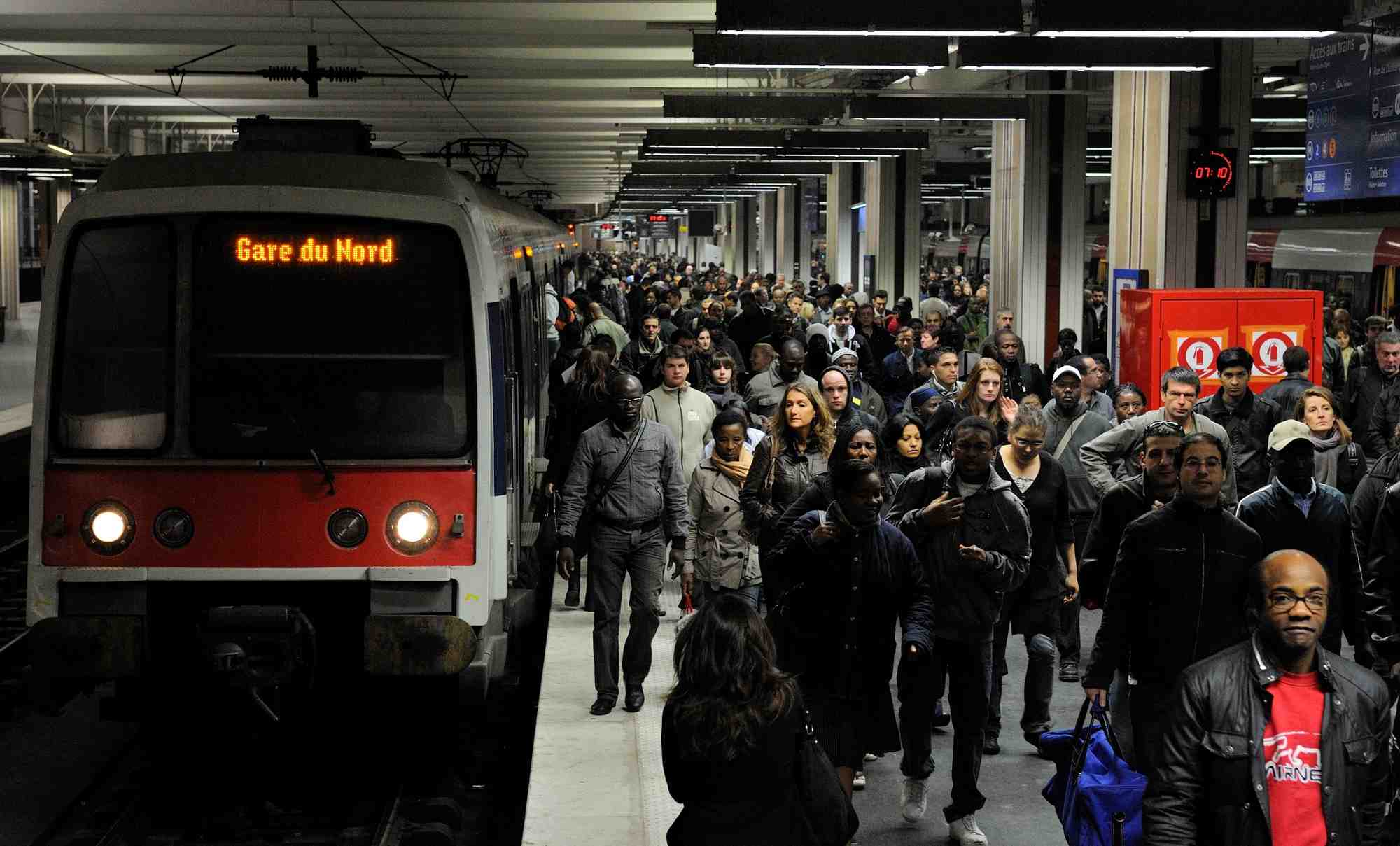 Le tronçon nord du RER B est toujours fermé ce lundi 14 août, obligeant de nombreux usagers à adapter leurs trajets.