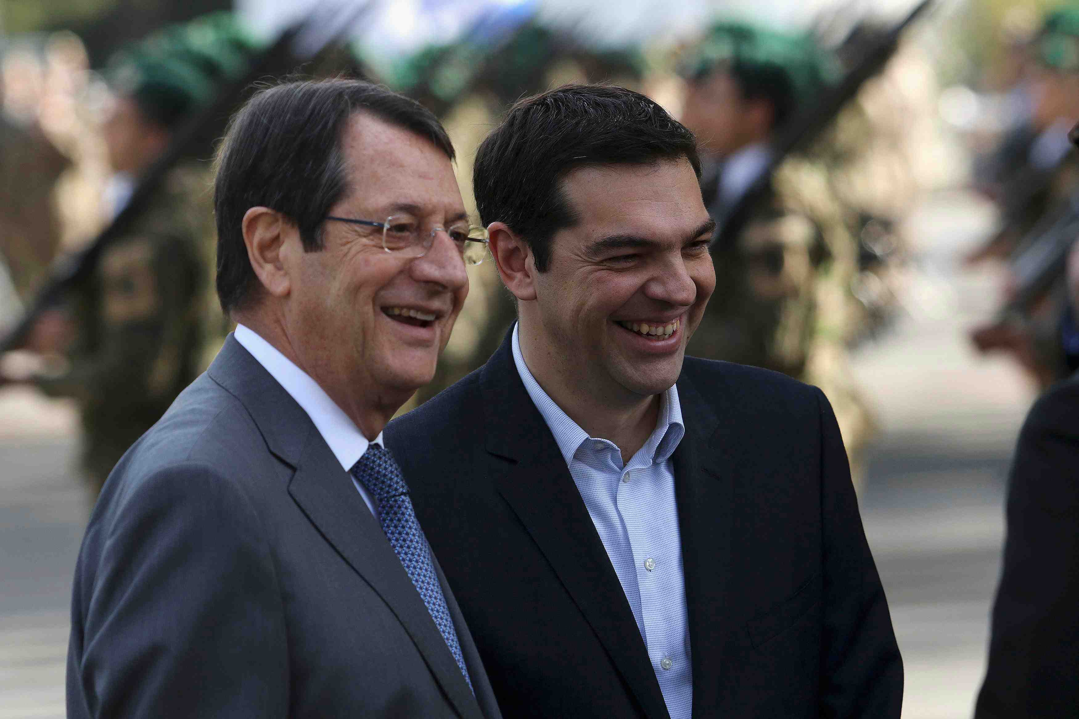 Athenes n'envisage pas de demander une aide a la russie