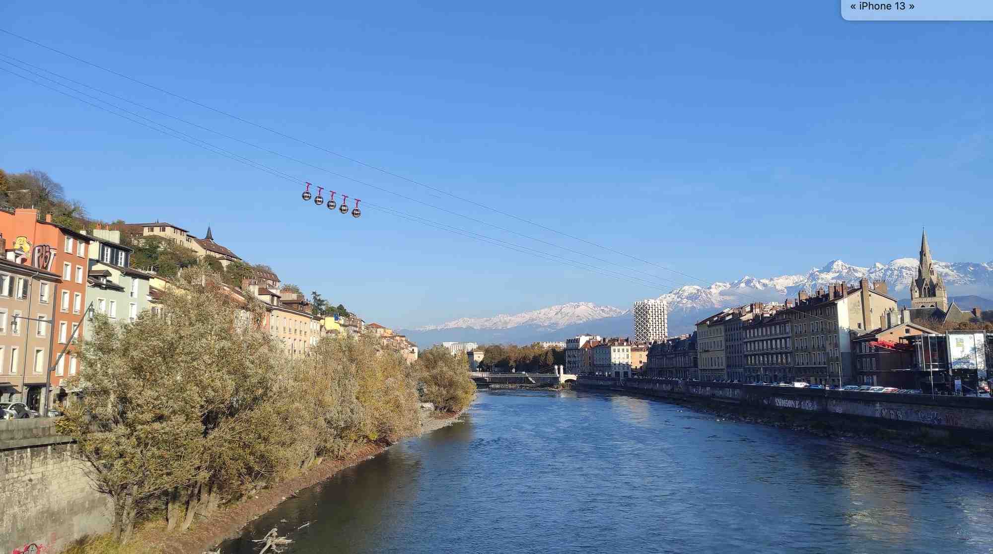 L'ancien ministre Olivier Véran, proche d'Emmanuel Macron, brigue notamment sa propre succession au sein de la première circonscription de l'Isère, qui comprend une partie de la ville de Grenoble mais aussi les cantons de Saint-Ismier et de Meylan.
