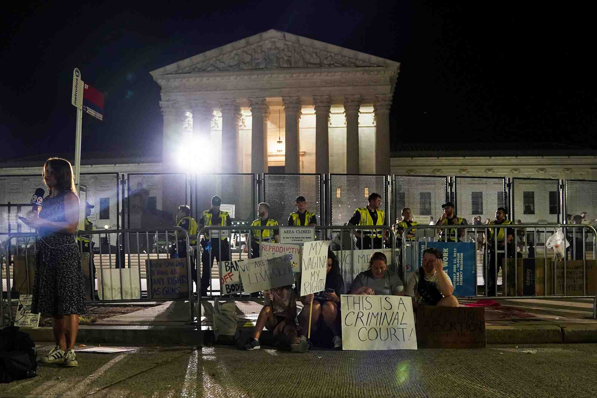 Etats-unis: manifestations devant la cour supreme apres la revocation du droit a l'avortement