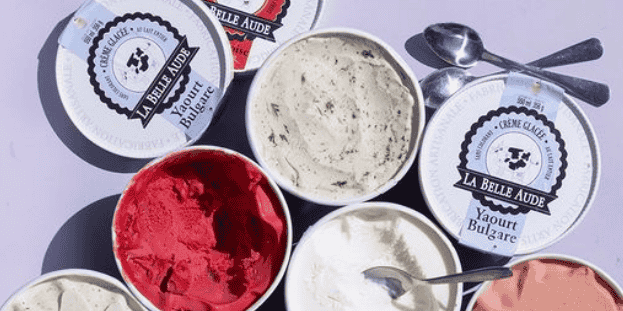 La coopérative La Fabrique du Sud, créée à Carcassonne il y a dix ans, a développé une gamme de 25 parfums de glaces artisanales commercialisées sous la marque La Belle Aude, pour le moment majoritairement vendues en grandes surfaces.