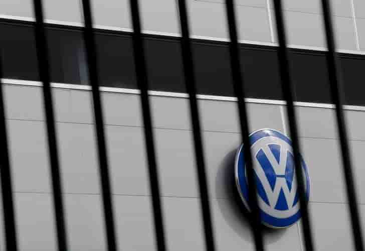 Des ingenieurs de vw admettent avoir manipule les rejets de co2