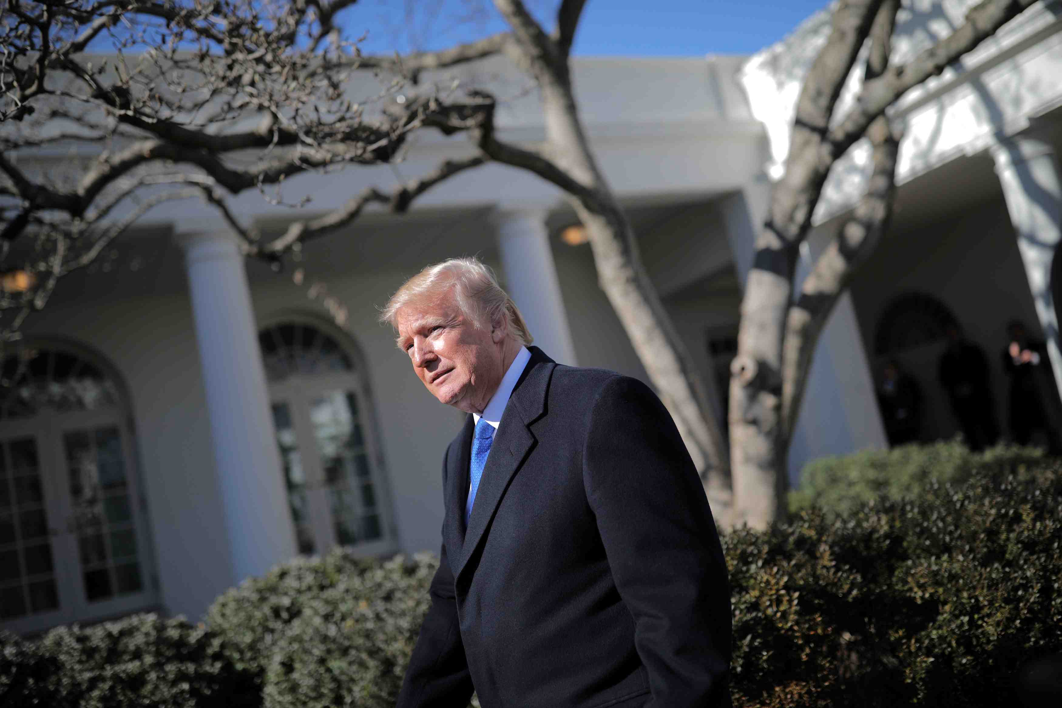 Donald trump renouvelle le programme de surveillance de la nsa