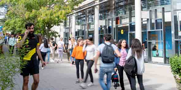 Trois sites "Campus connectés" viennent d'être ouverts en Occitanie, permettant à des étudiants de suivre des formations proposées par les Universités de la région.