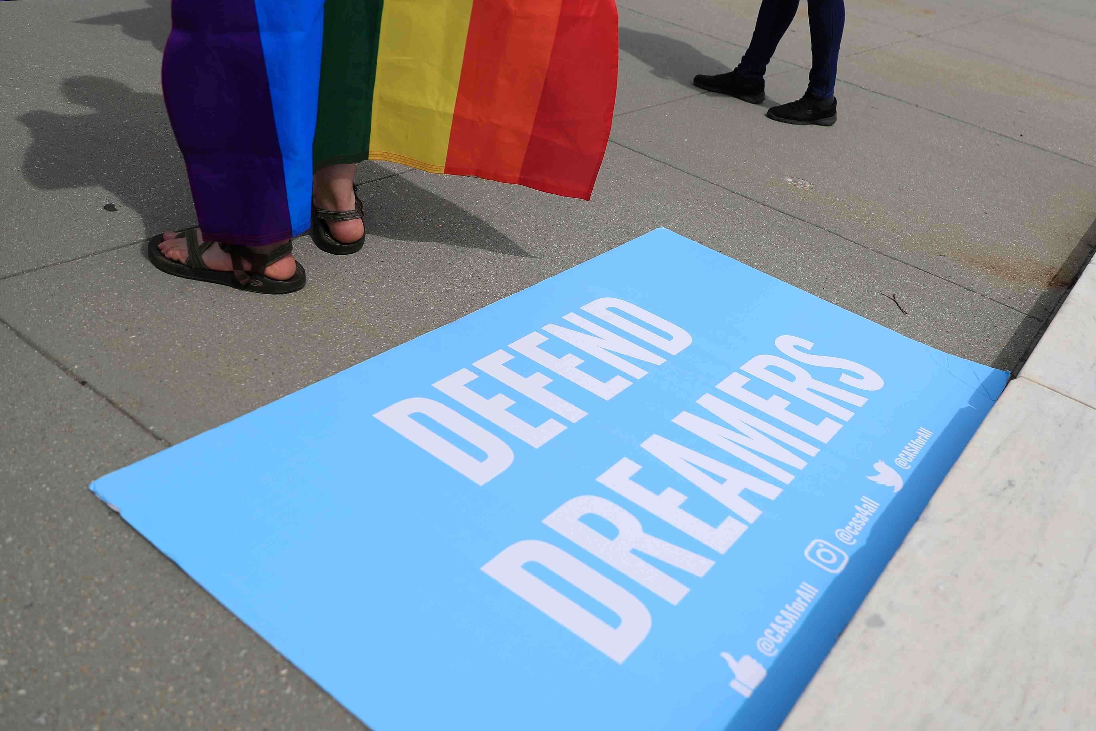 Etats-unis: un juge rend le daca illegal, suspend les nouvelles demandes