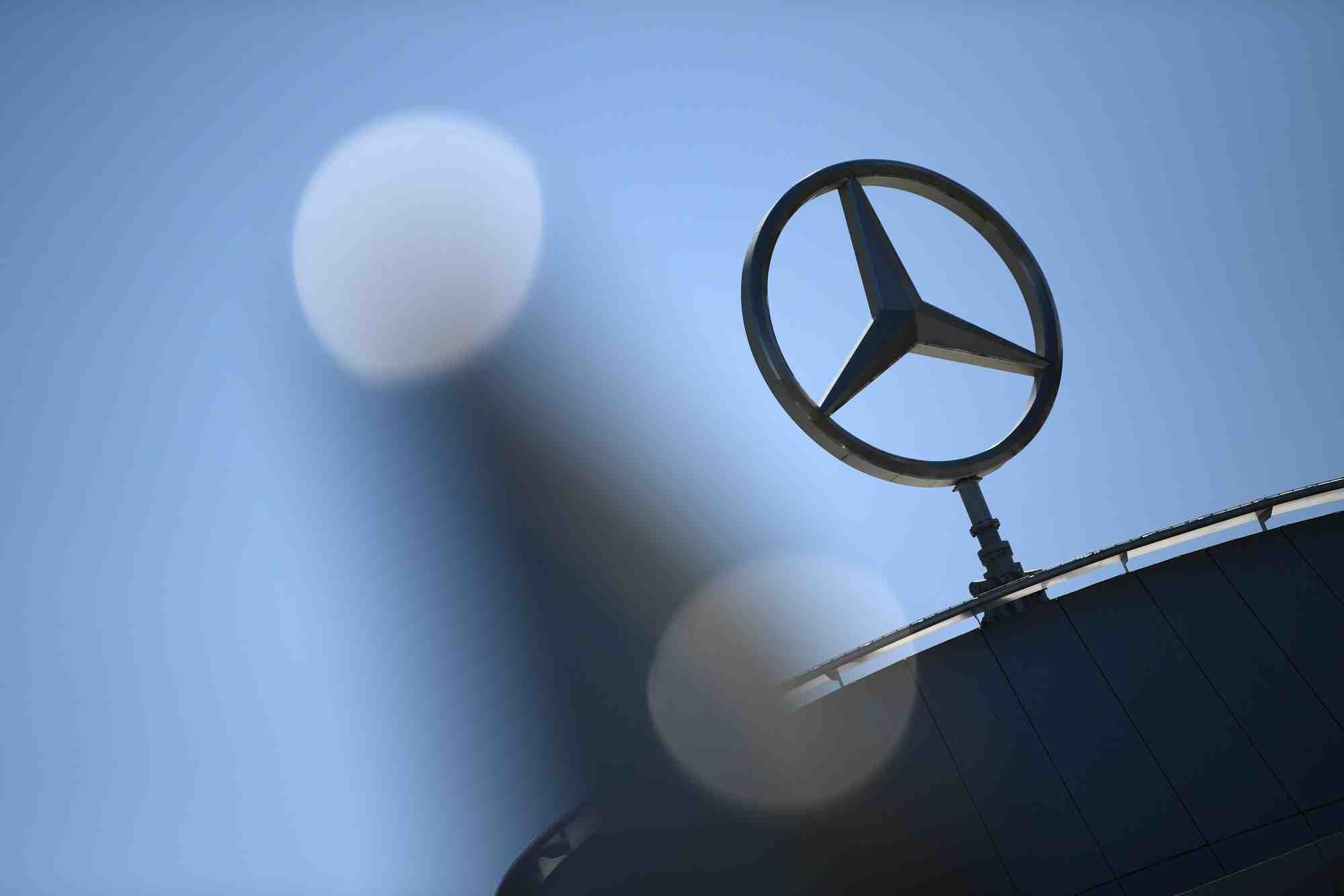 Mercedes-benz: benefice en hausse au 1er trimestre mais perspectives annuelles incertaines