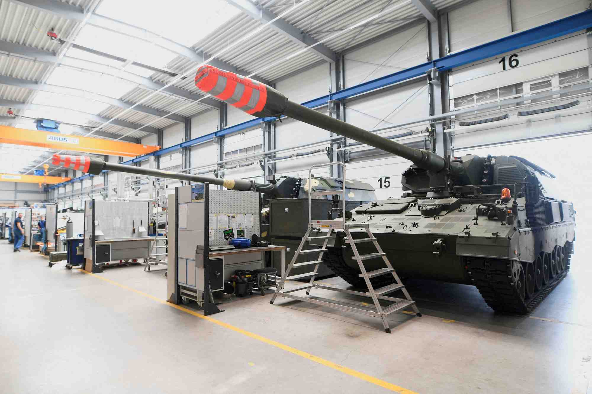Une chaine de production de la societe allemande rheinmetall, en allemagne