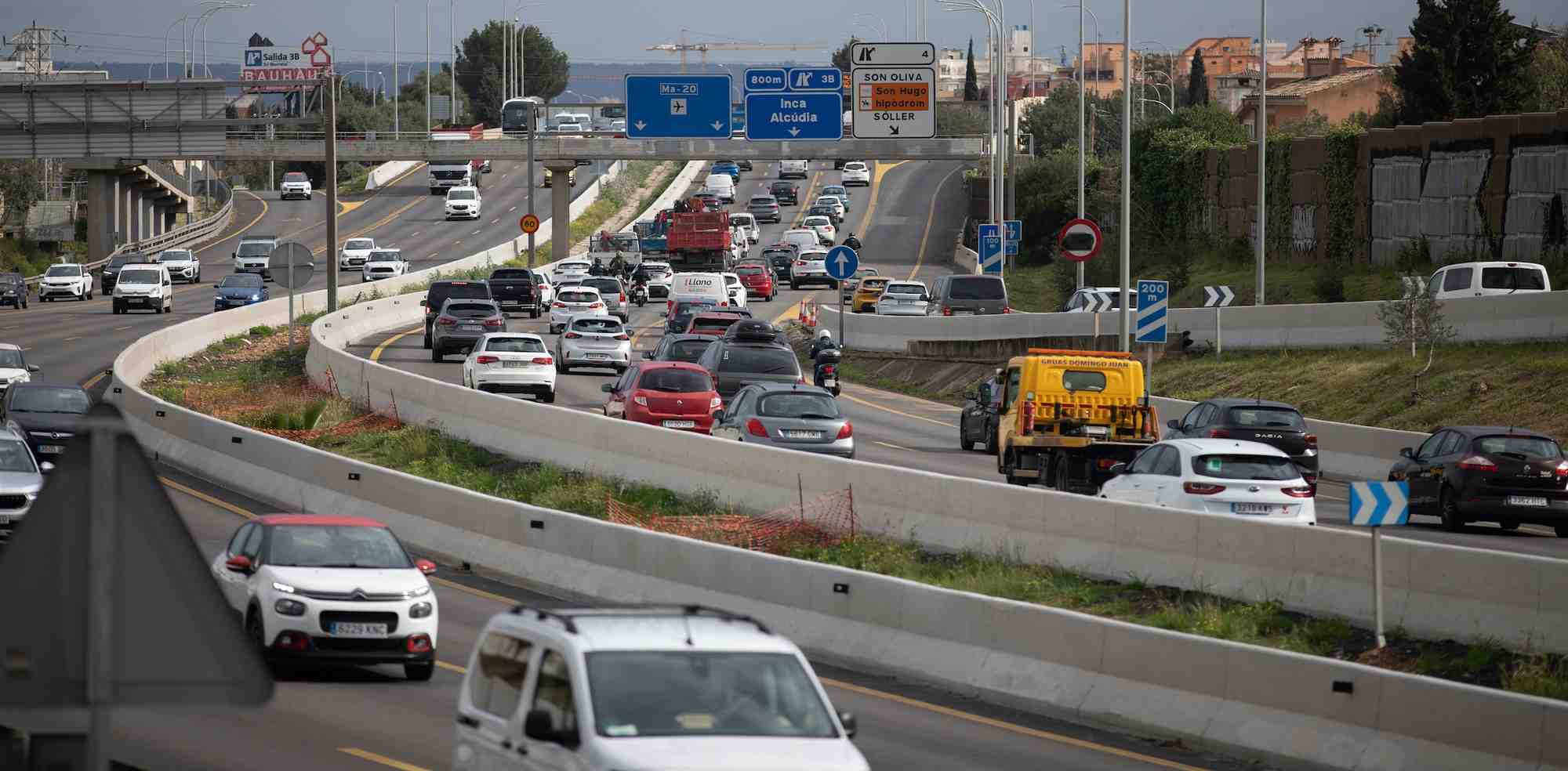 À l’heure du « chassé-croisé » sur les routes des vacances, les infrastructures des bornes de recharge pour voitures électriques se tiennent prêtes.