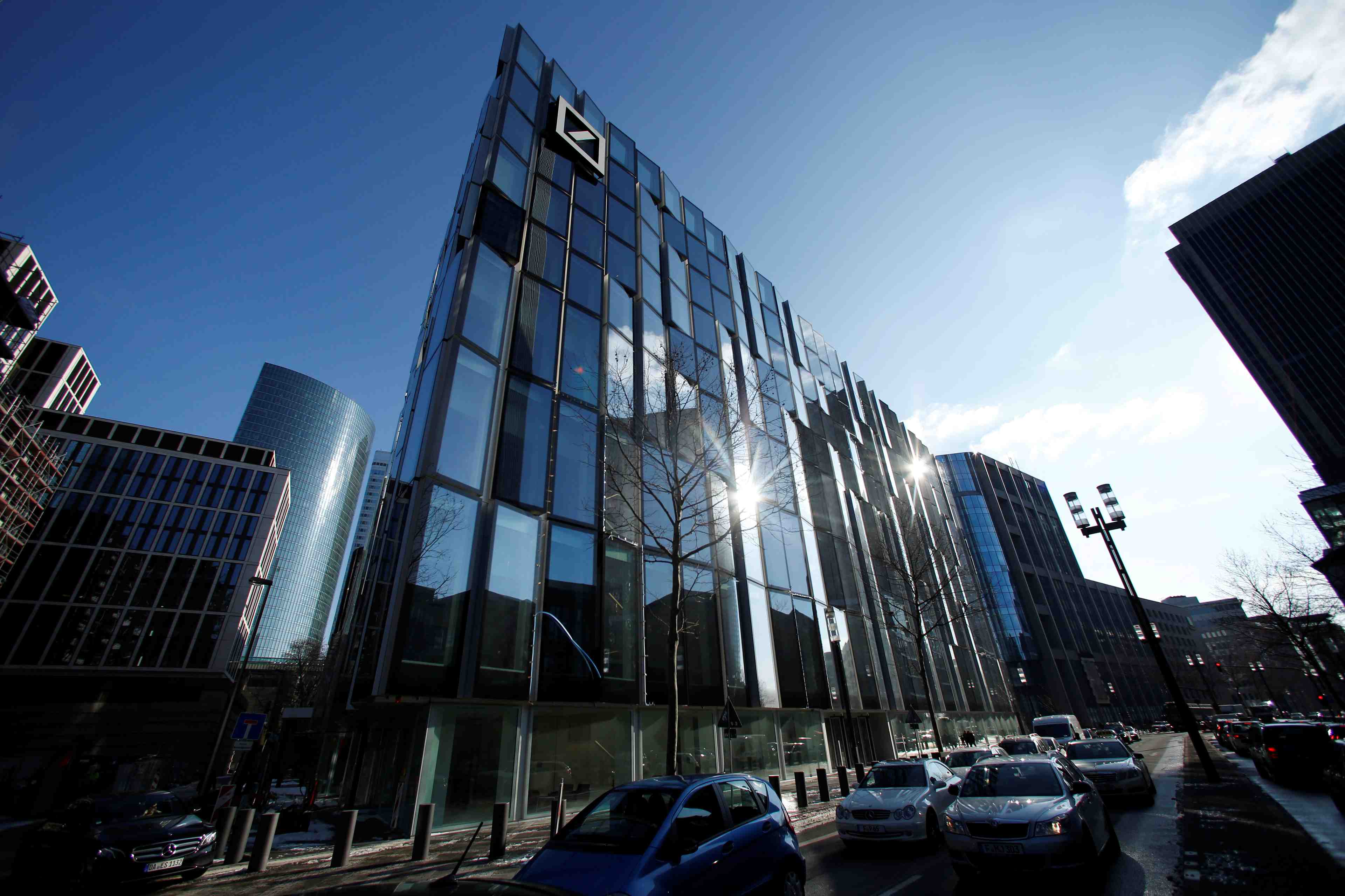 Deutsche bank voit son 1e trimestre penalise de 450 millions d'euros