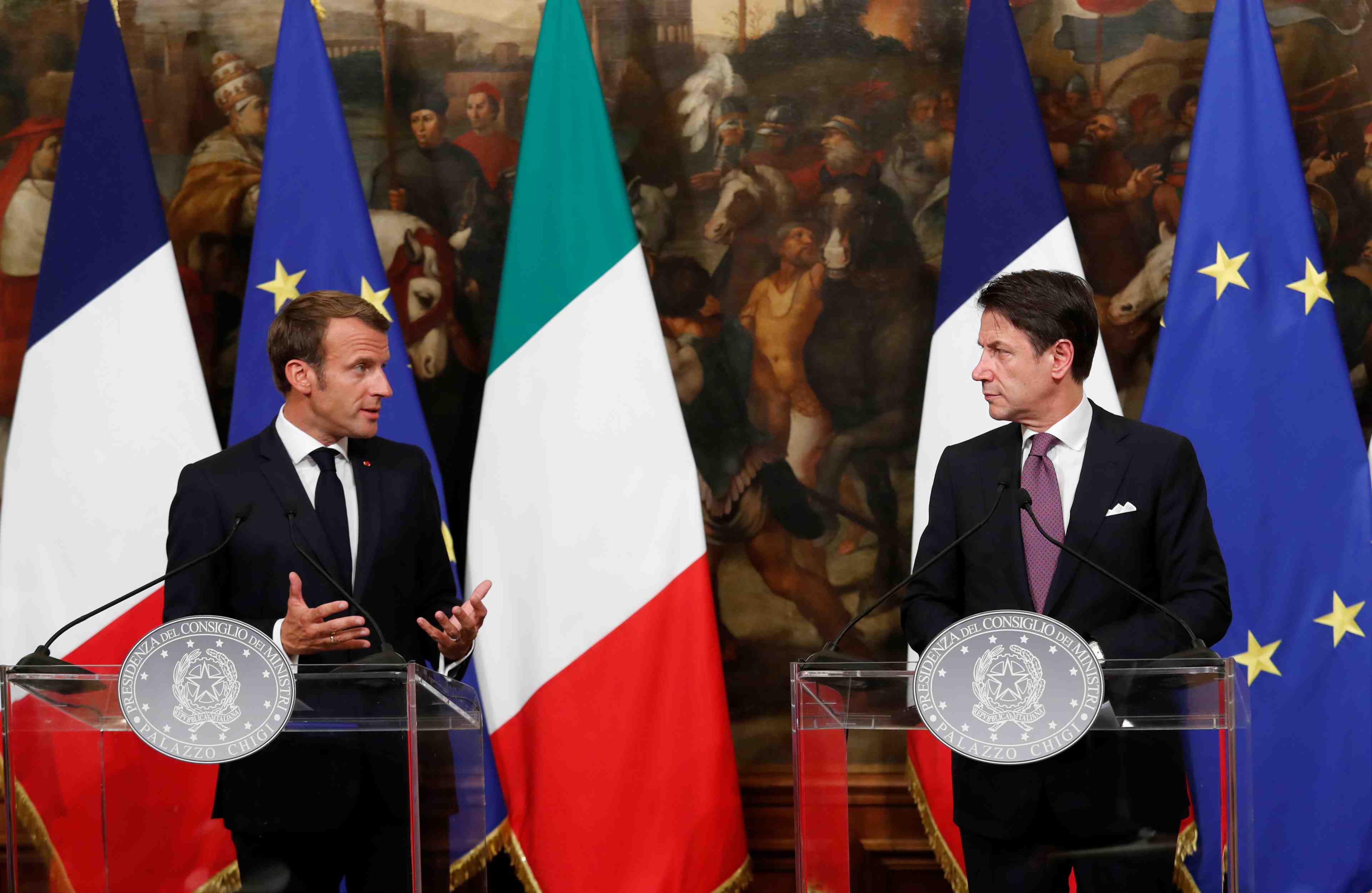 Migrants: l'ue n'a pas ete assez solidaire avec l'italie, dit macron
