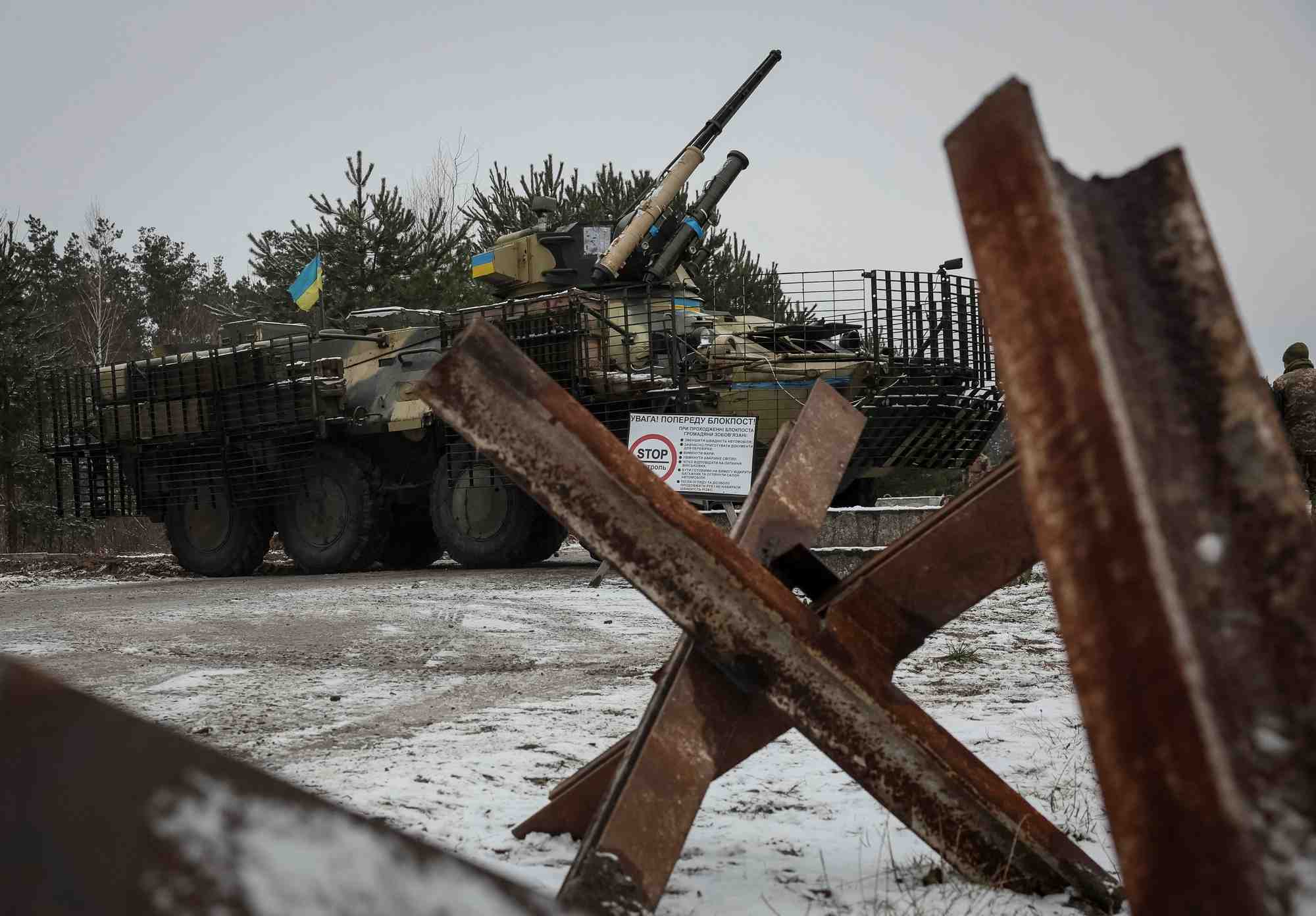 Photo des militaires ukrainiens qui participent a des exercices conjoints pres de la frontiere avec la bielorussie
