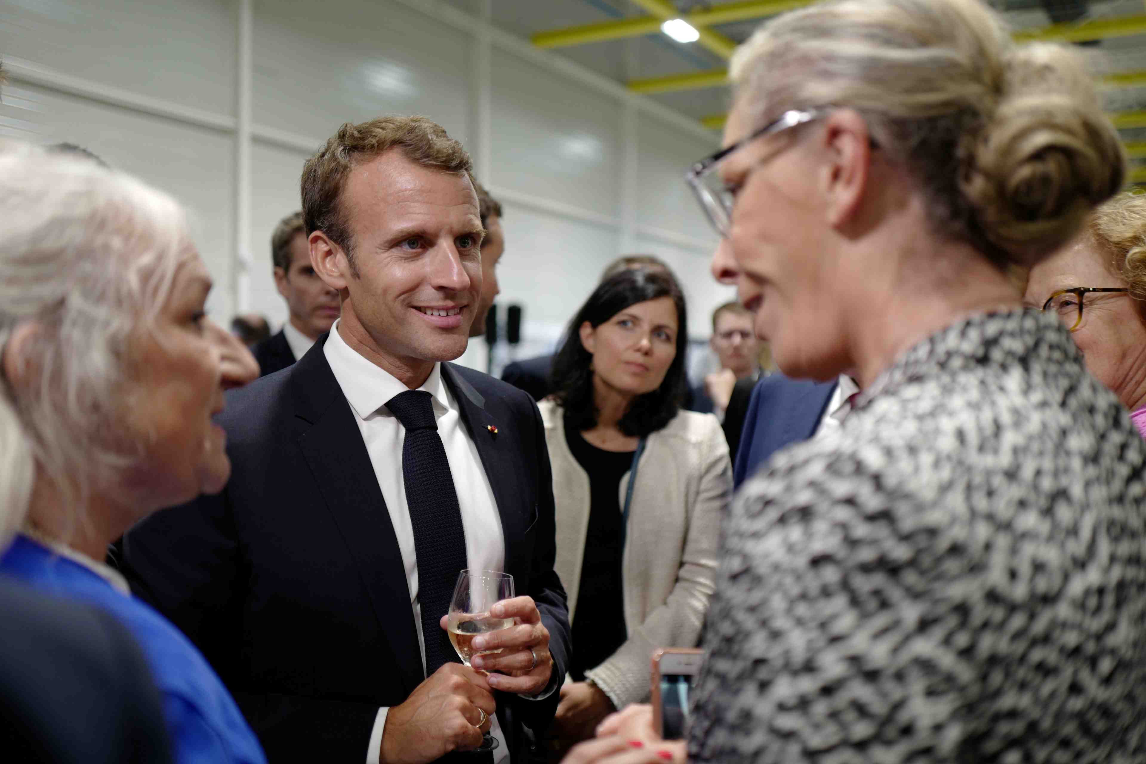Macron dit a conte ne pas avoir voulu offenser l'italie