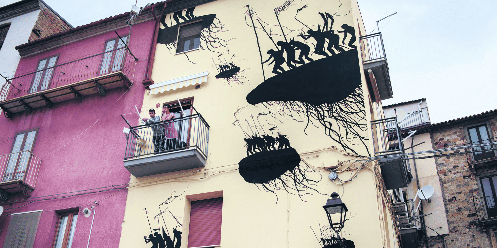 Cet été, des grands noms du « street art » réaliseront des fresques sur les façades nazairiennes. Ici, une œuvre de David de la Mano.