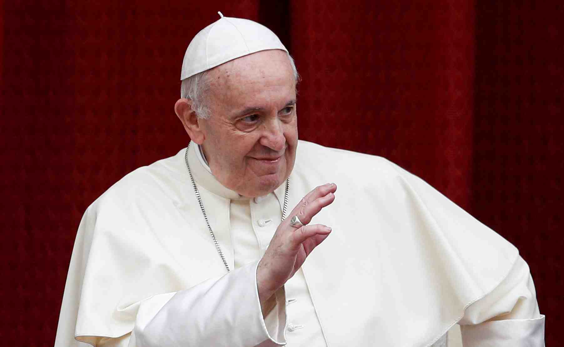 Le pape a assise en octobre, sa premiere sortie depuis fevrier
