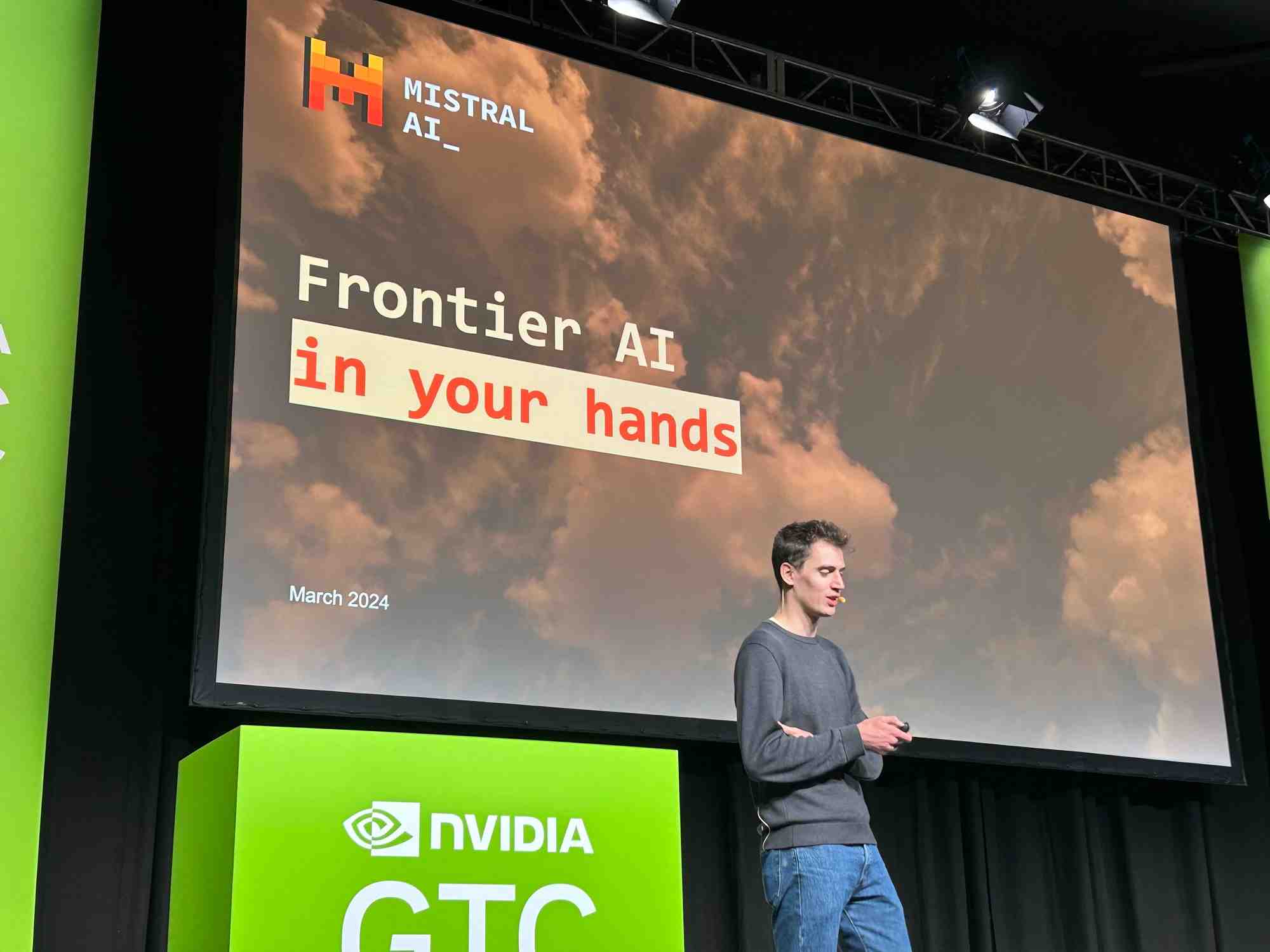 Arthur Mensch, CEO et cofondateur de Mistral AI, lors d'une présentation à la GTC de Nvidia.