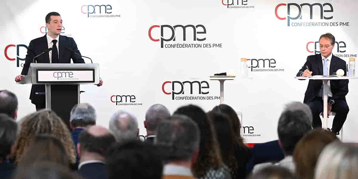 Jordan Bardella s’adresse en mars à des patrons lors d’un débat organisé par Confédération des petites et moyennes entreprises.
