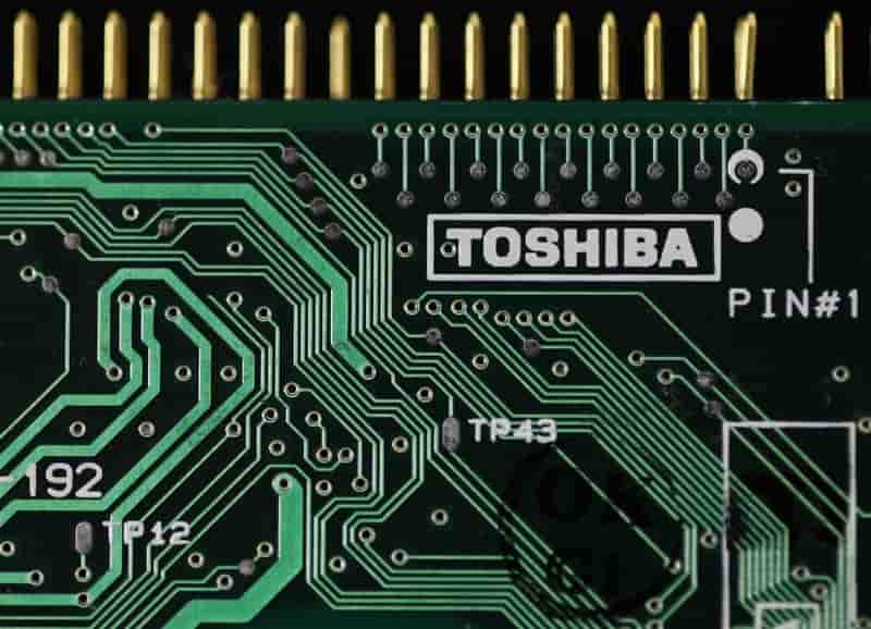 Apple, amazon, google sur les rangs pour les puces de toshiba